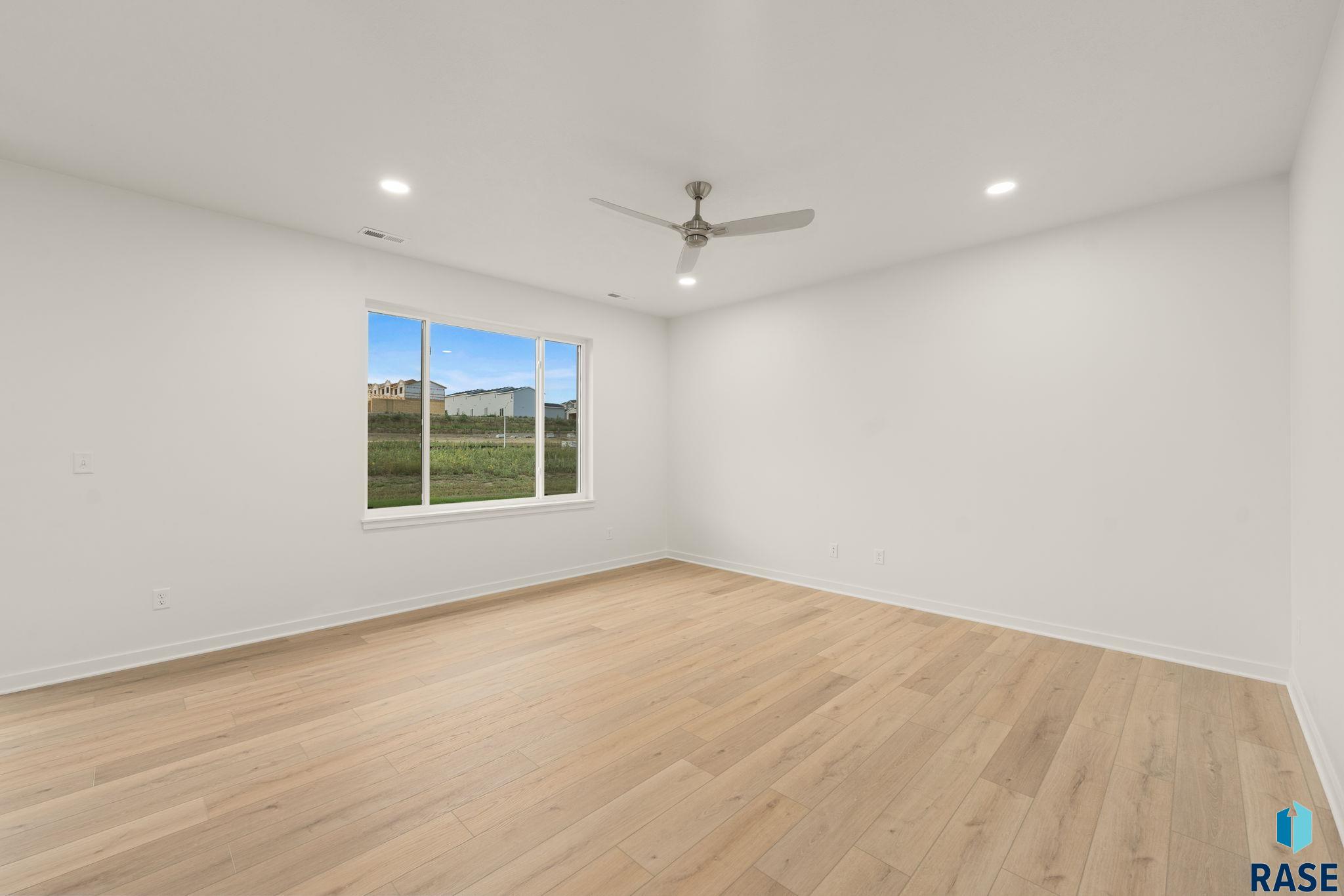 7240 Waters Edge Pl, Sioux Falls