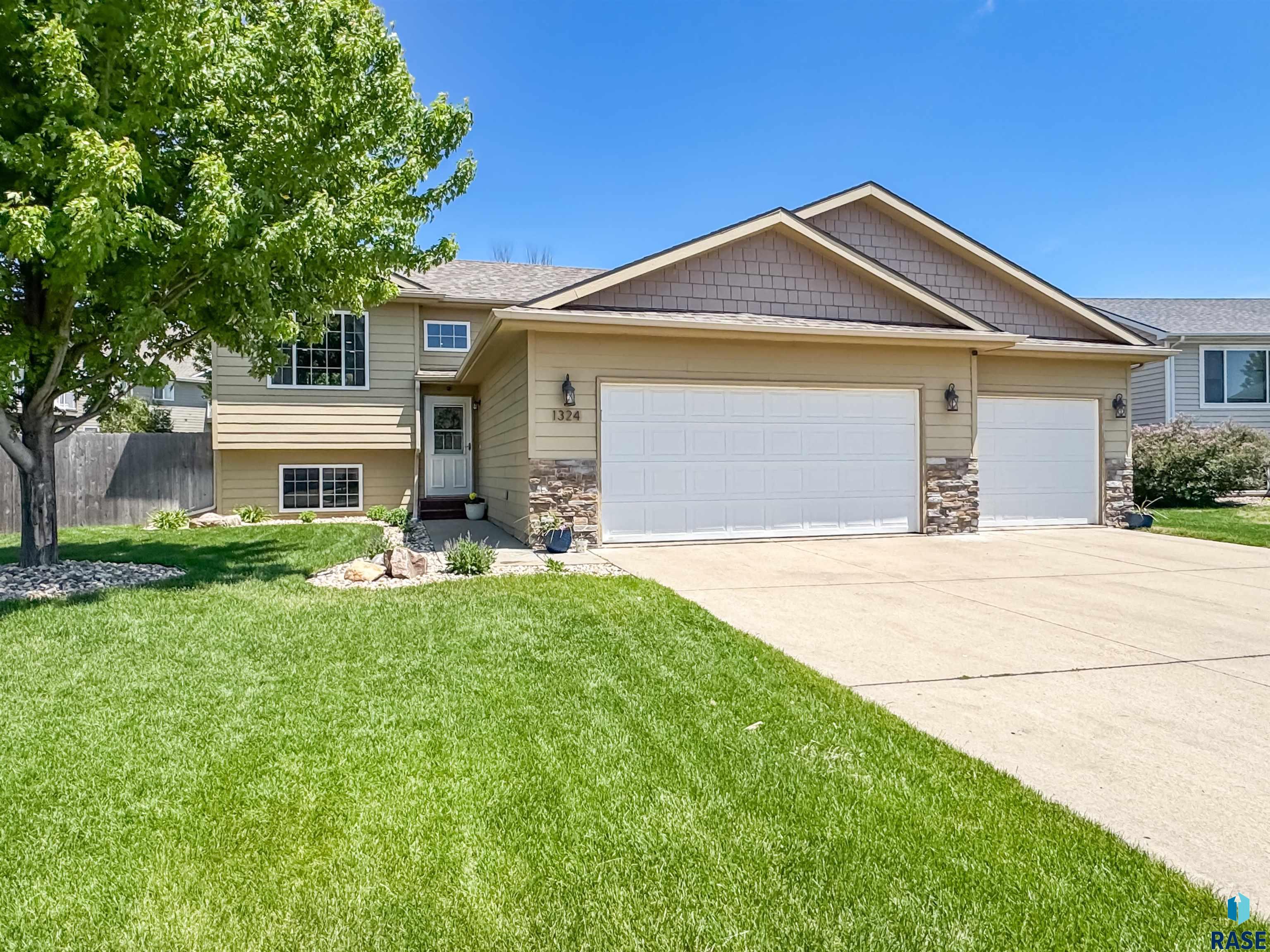 1324 W Meadowbrook Trl Trail