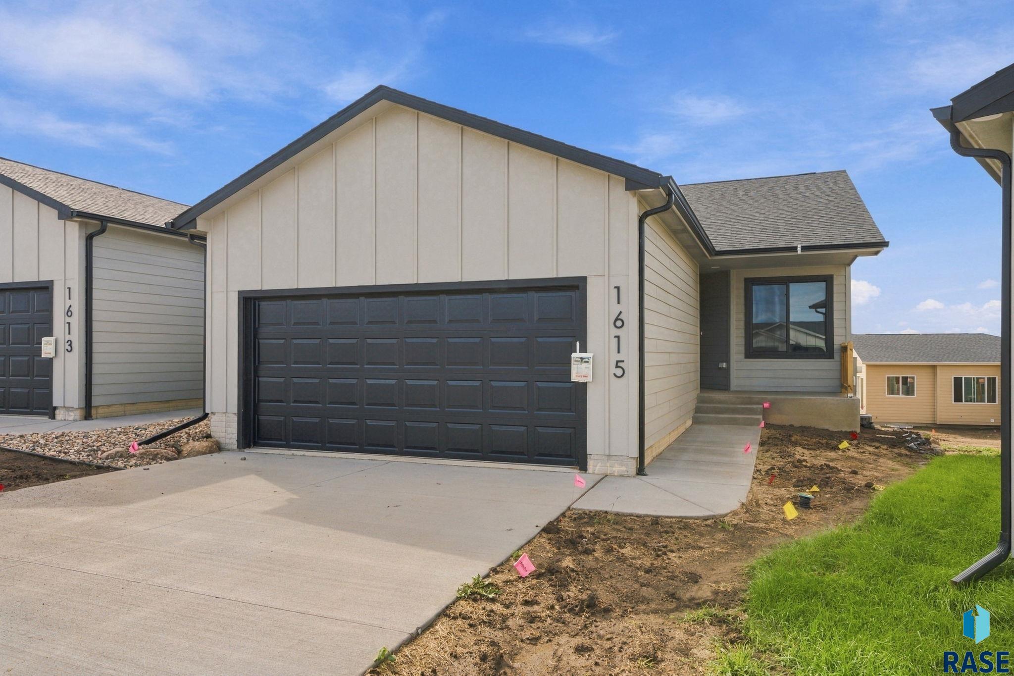 1615 N Tina Dr, Sioux Falls