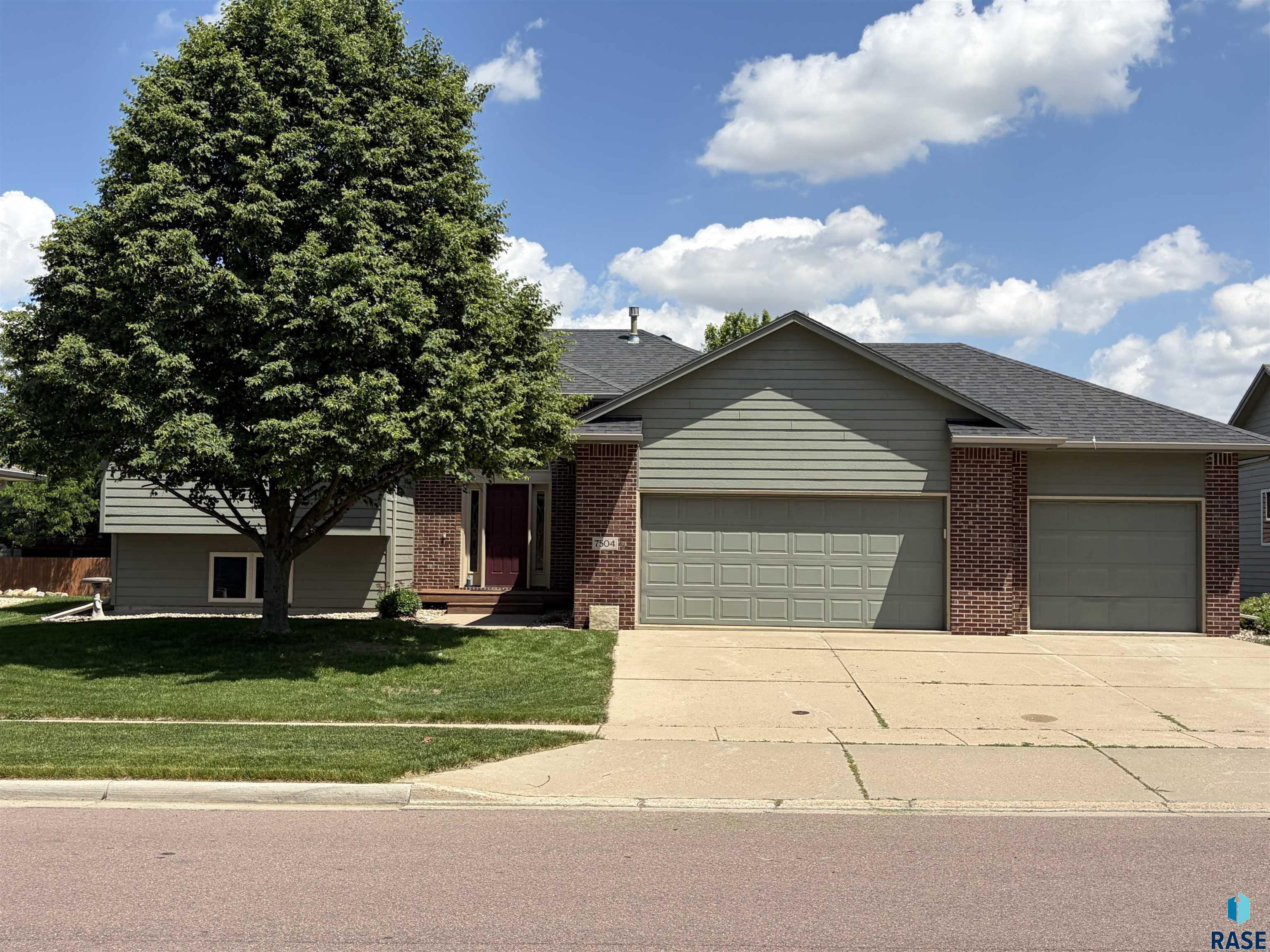 7504 S Aftyn Ave, Sioux Falls
