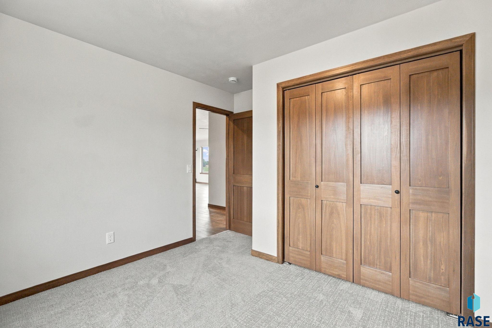 1709 Concord Dr, Sioux Falls
