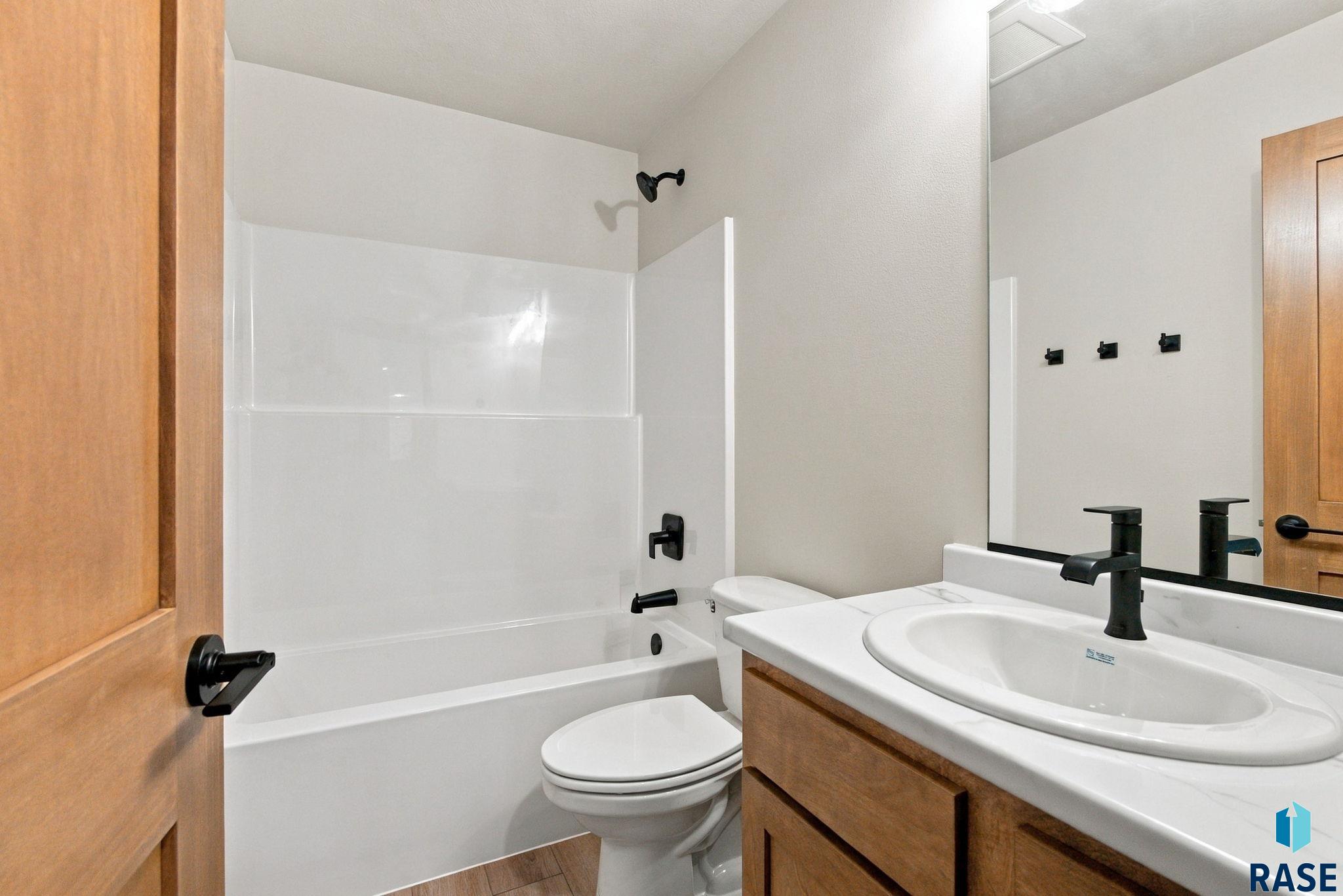 1709 Concord Dr, Sioux Falls