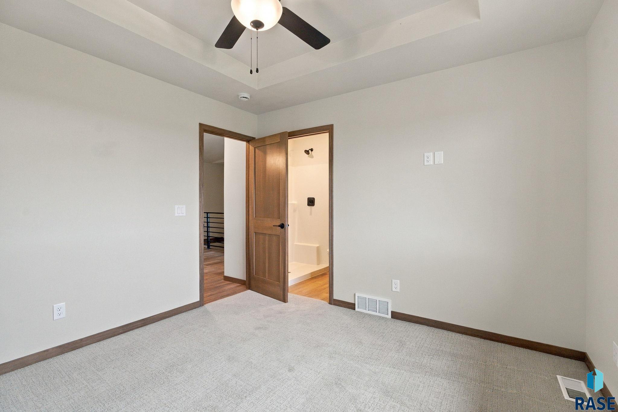 1709 Concord Dr, Sioux Falls