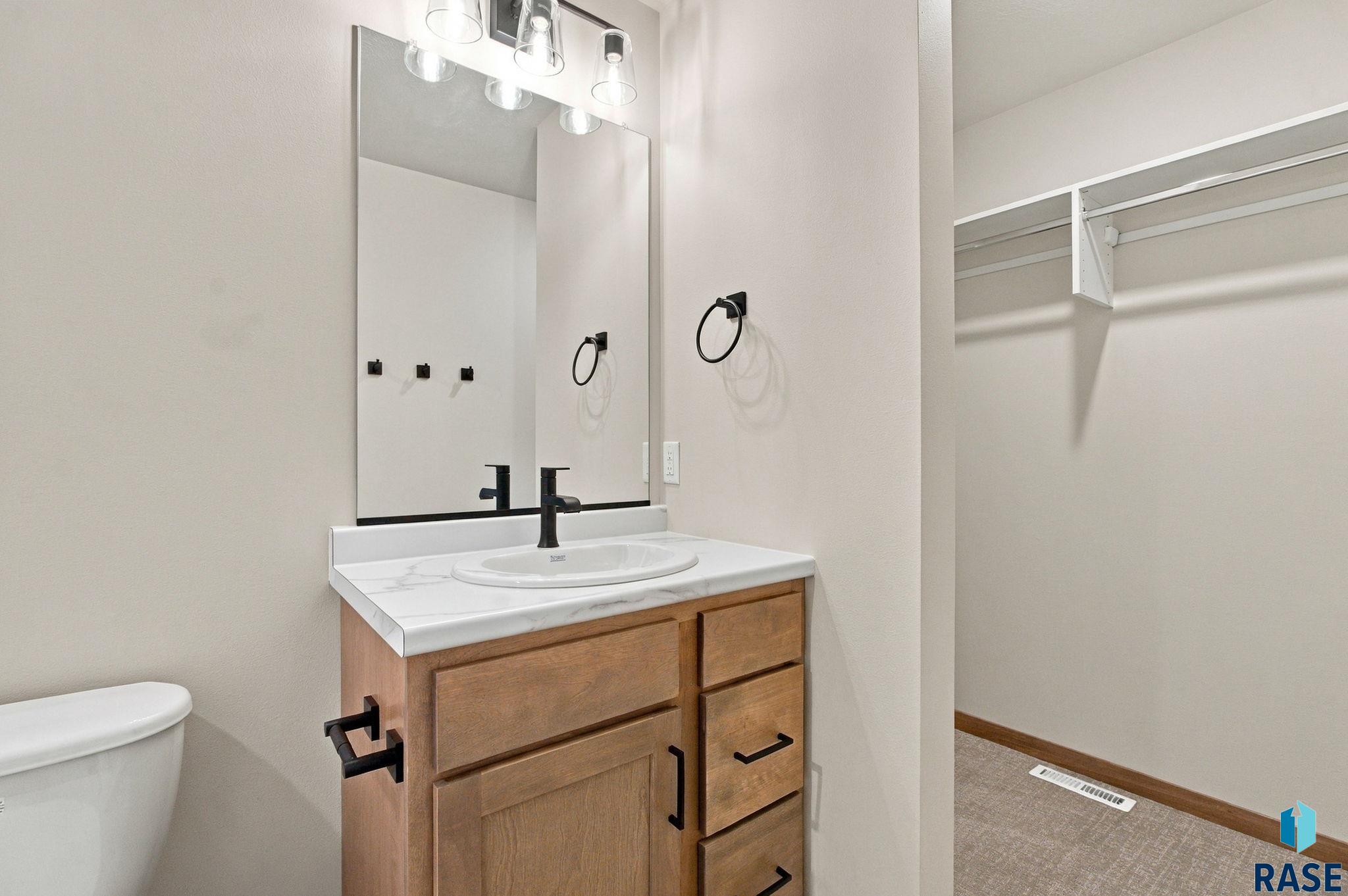 1709 Concord Dr, Sioux Falls