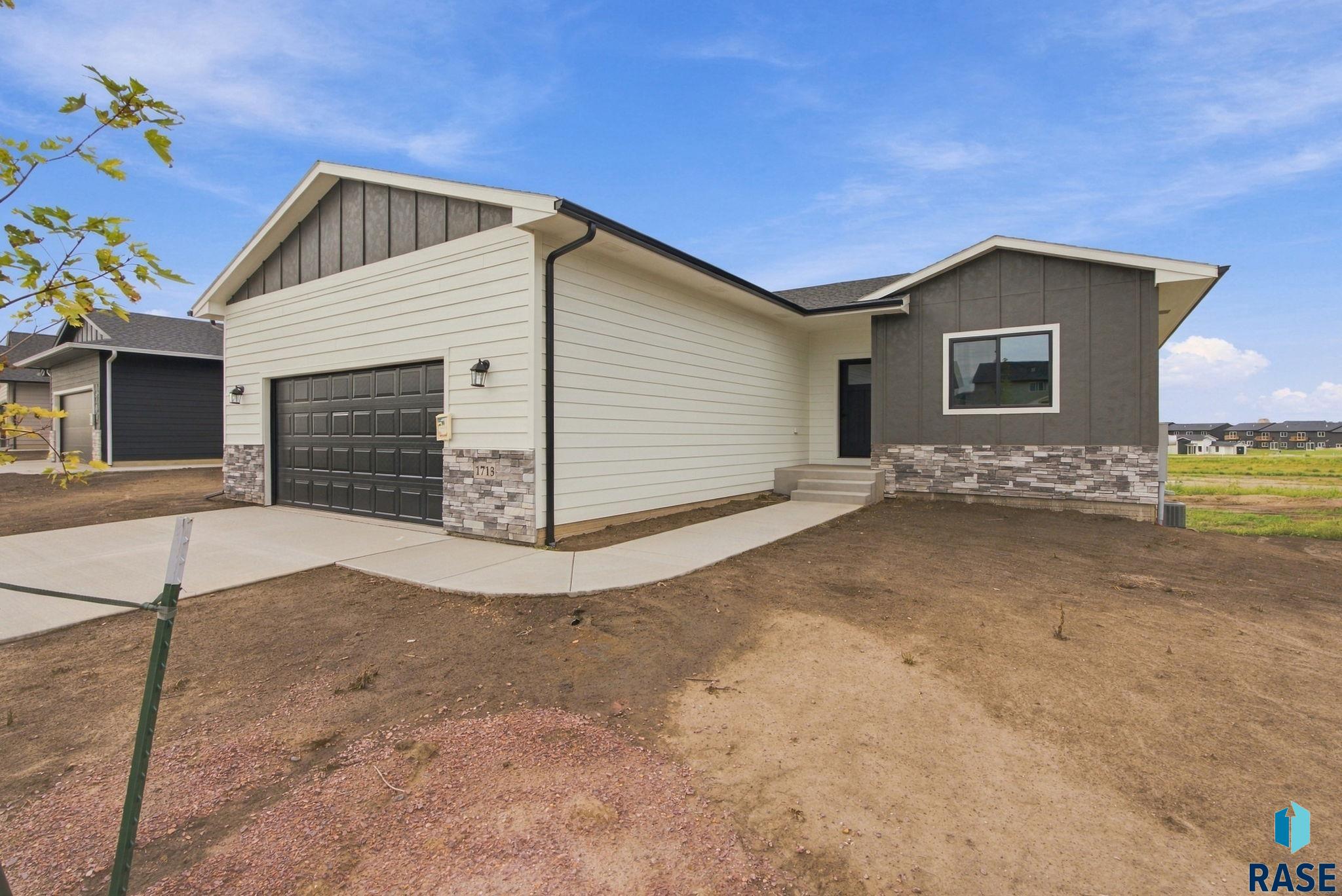1713 Concord Dr, Sioux Falls