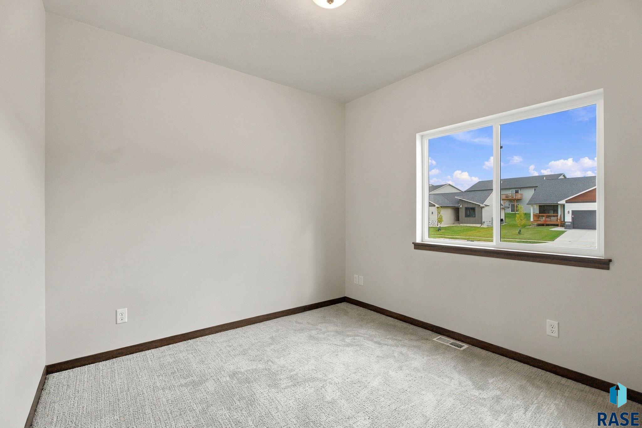 1713 Concord Dr, Sioux Falls