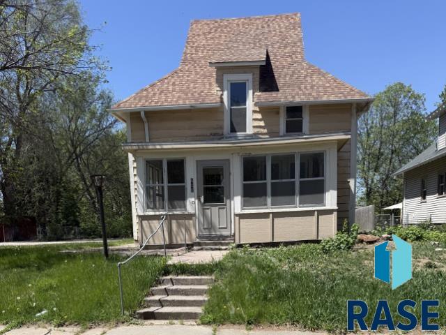 611 N Walts Ave, Sioux Falls