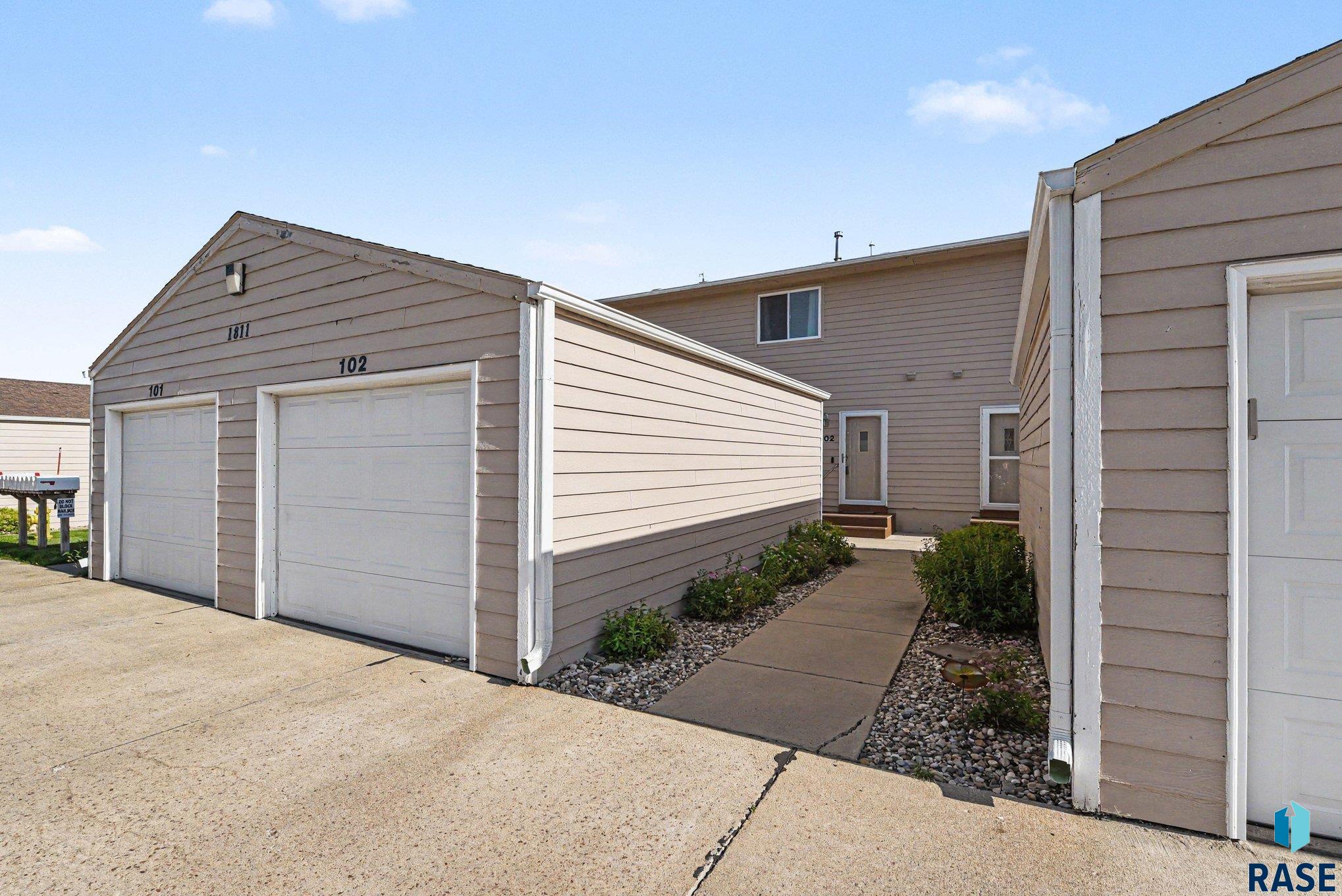1811 S Sertoma Ave, Sioux Falls