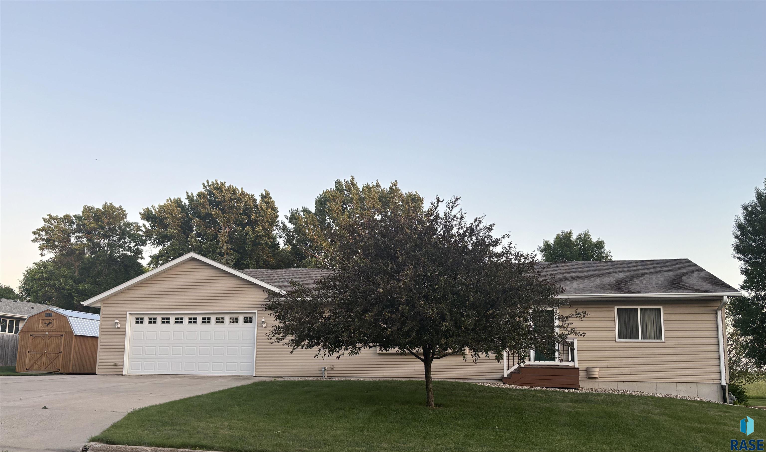 103 W Alton Ave, Flandreau