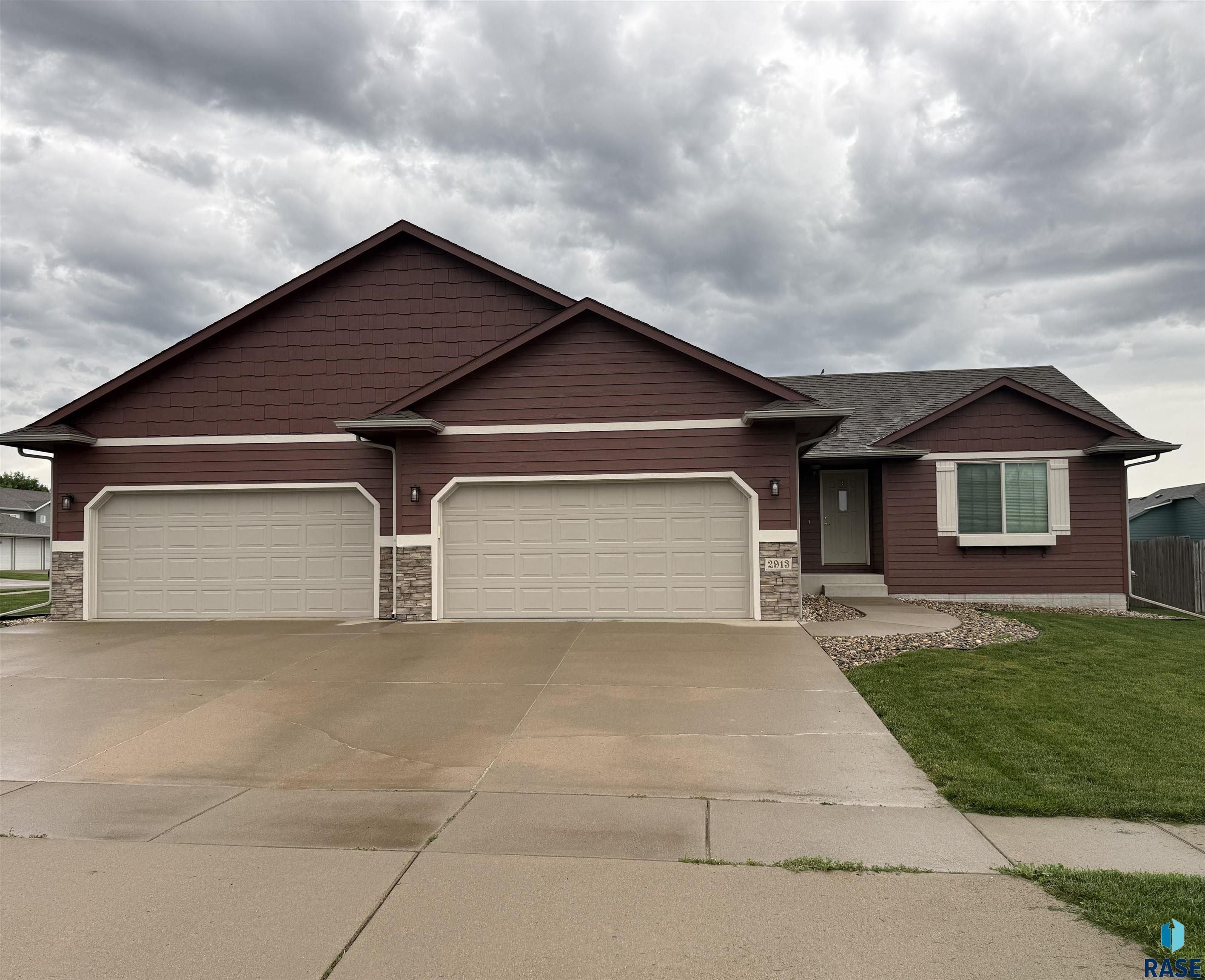 2913 S Grinnell Ave, Sioux Falls