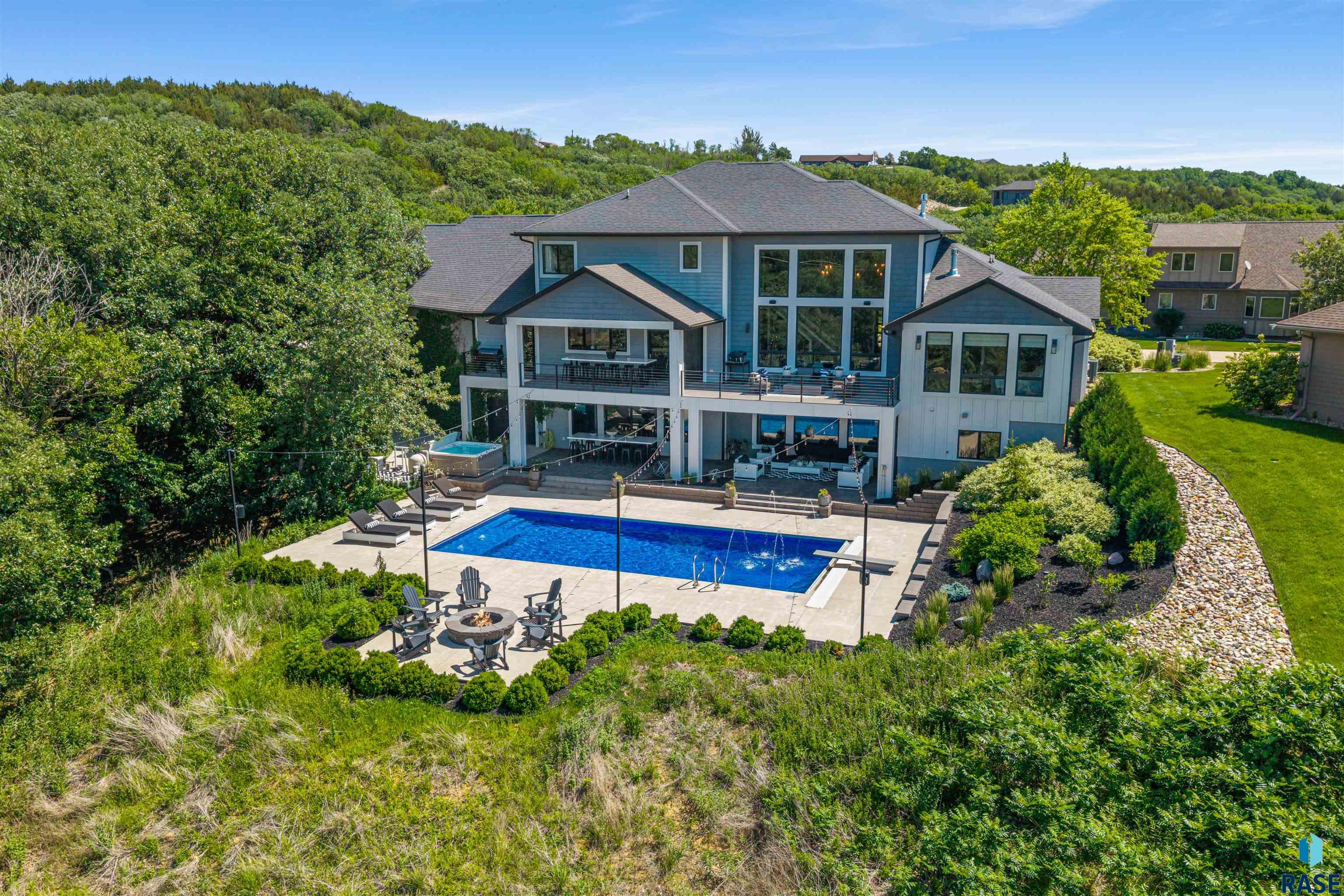 101 Quarry Pines Dr, Yankton