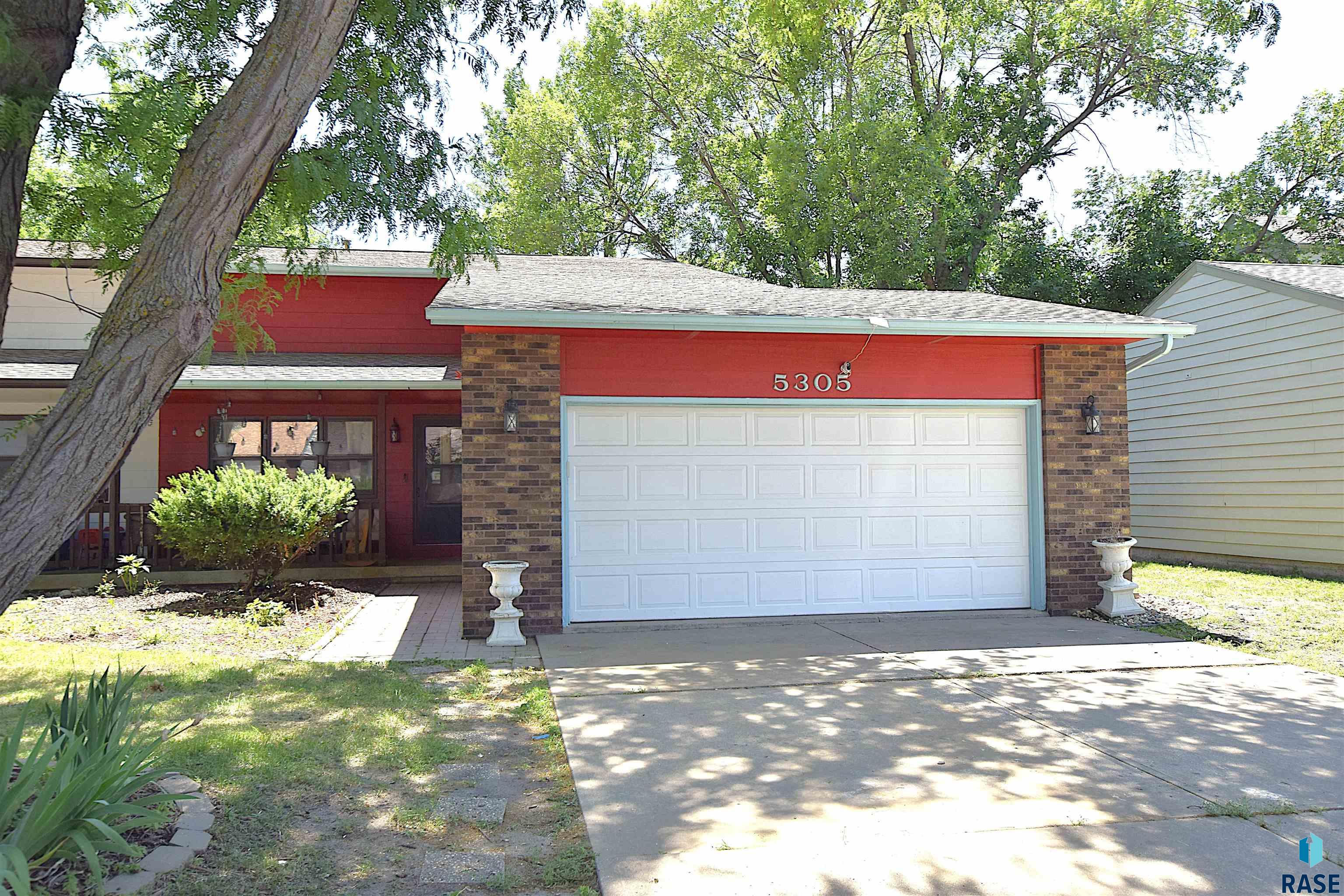 5305 W Birnhamwood Dr, Sioux Falls
