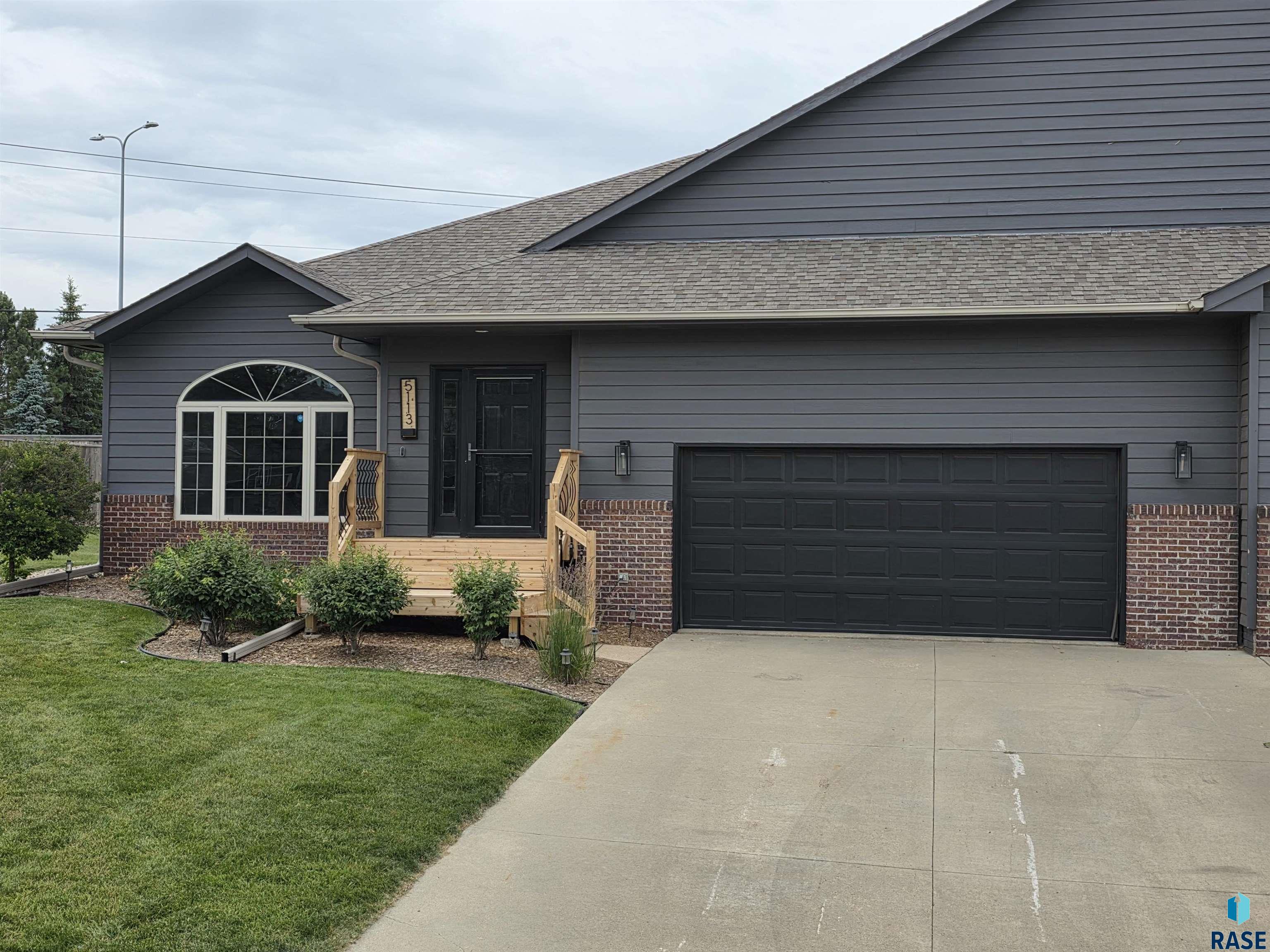 5113 St Andrews Cir, Sioux Falls