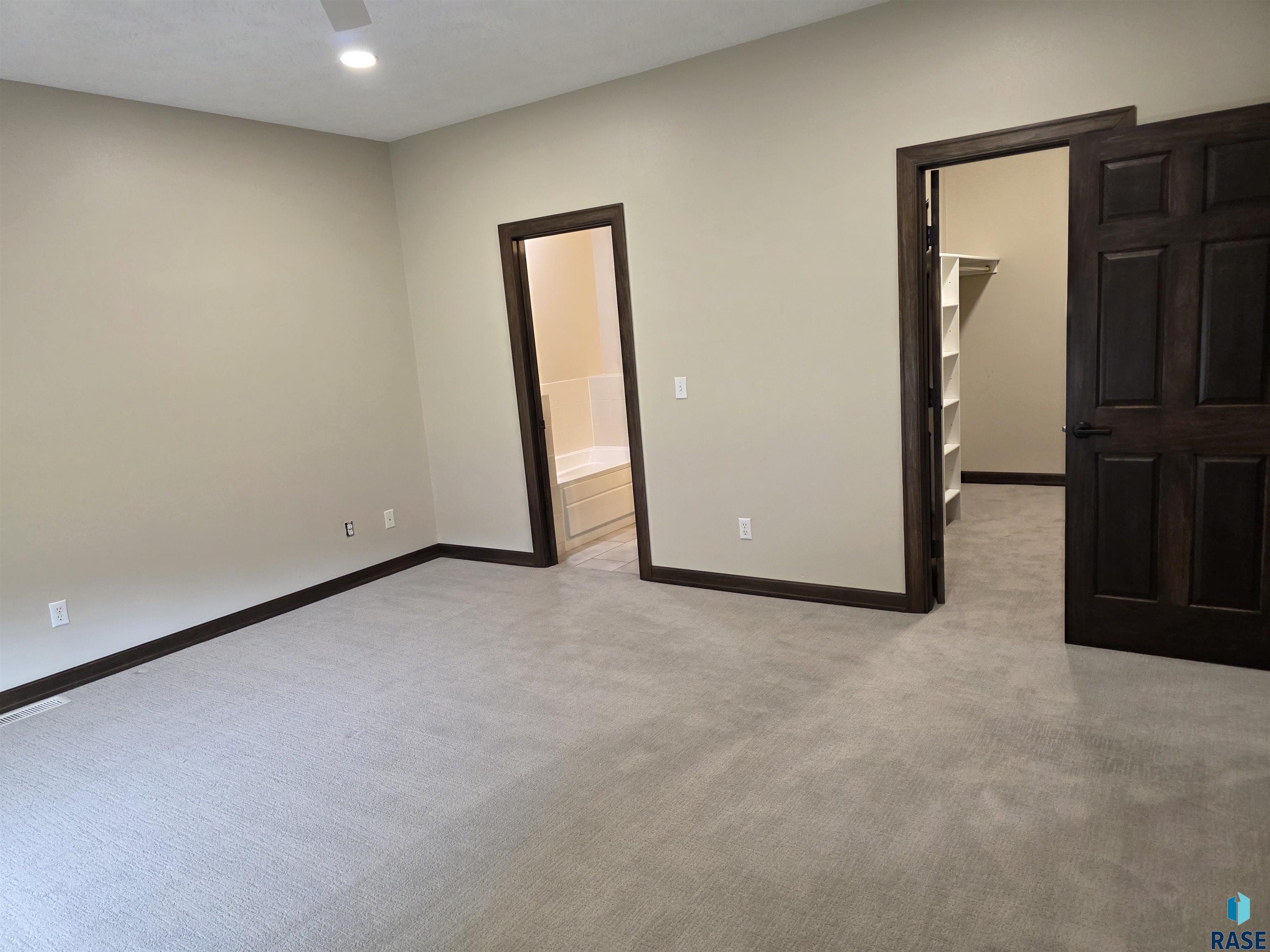 5113 St Andrews Cir, Sioux Falls