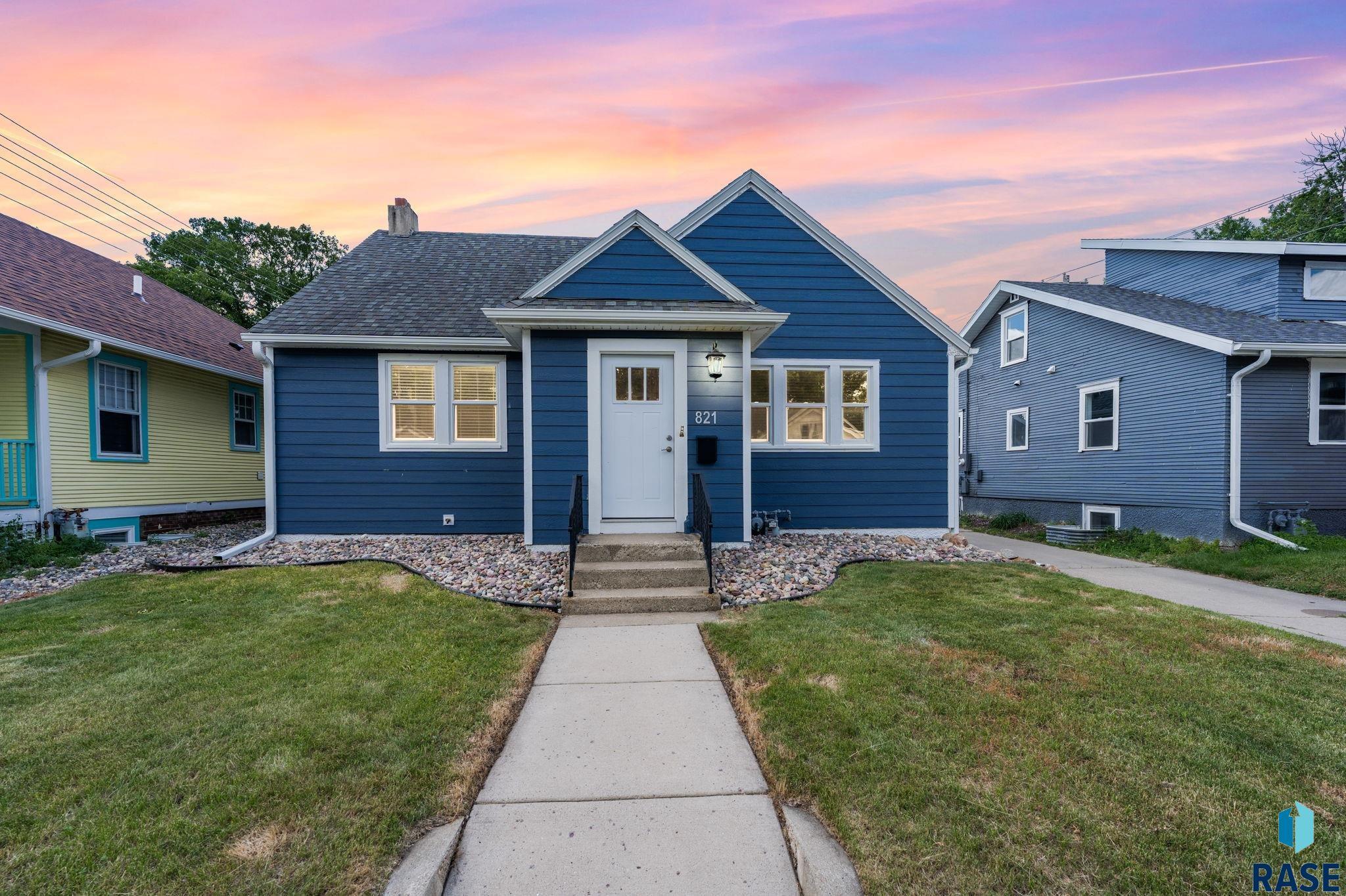 821 W 22nd St, Sioux Falls