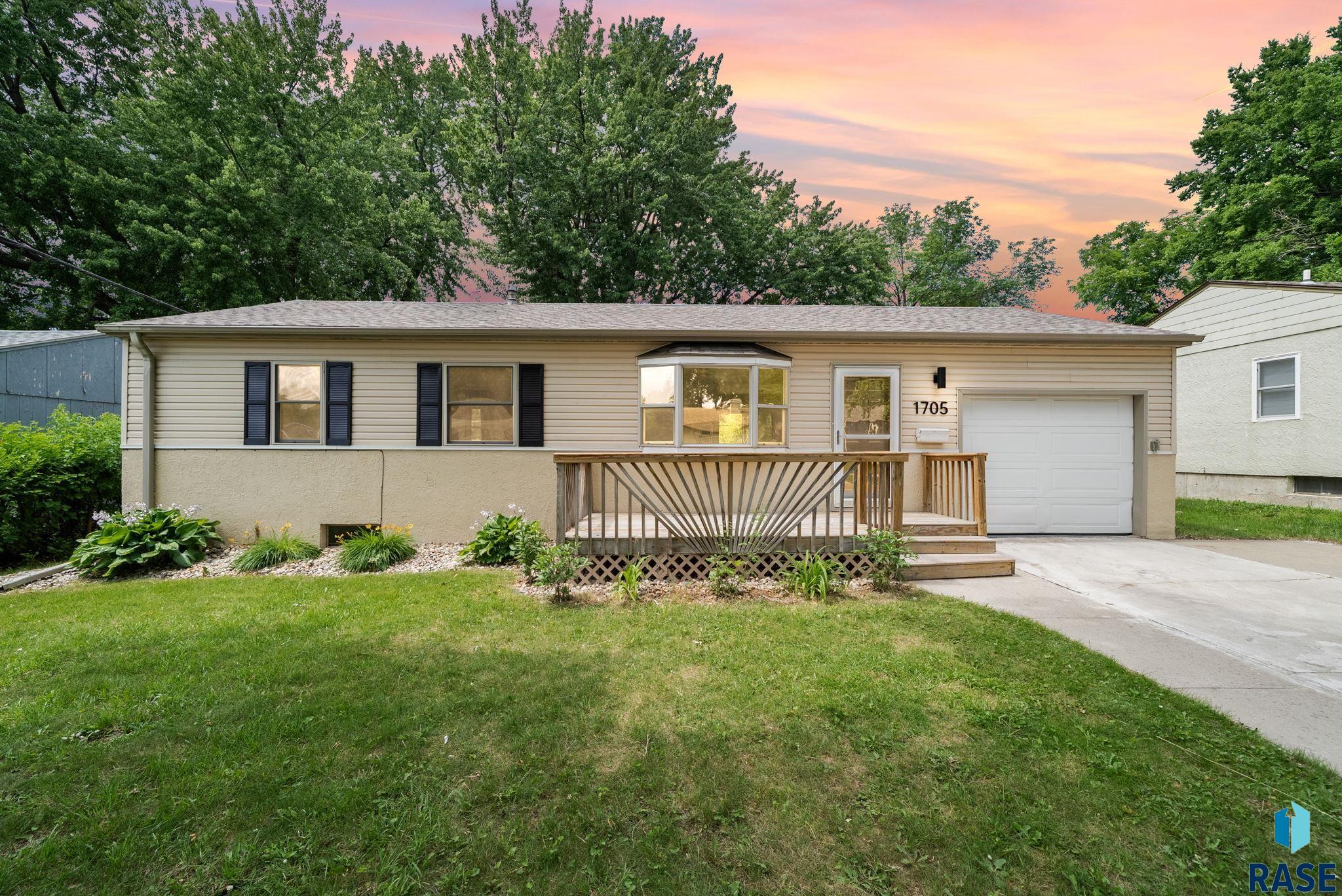 1705 S Point Dr, Sioux Falls