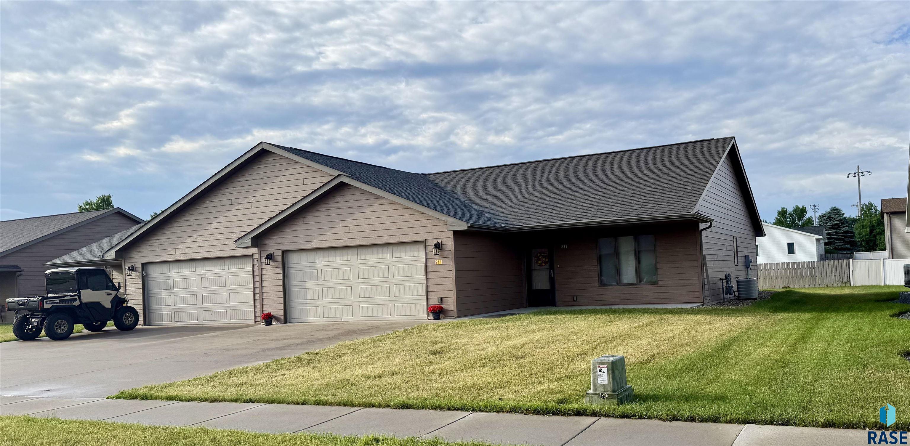 909 W 16th Ave, Mitchell