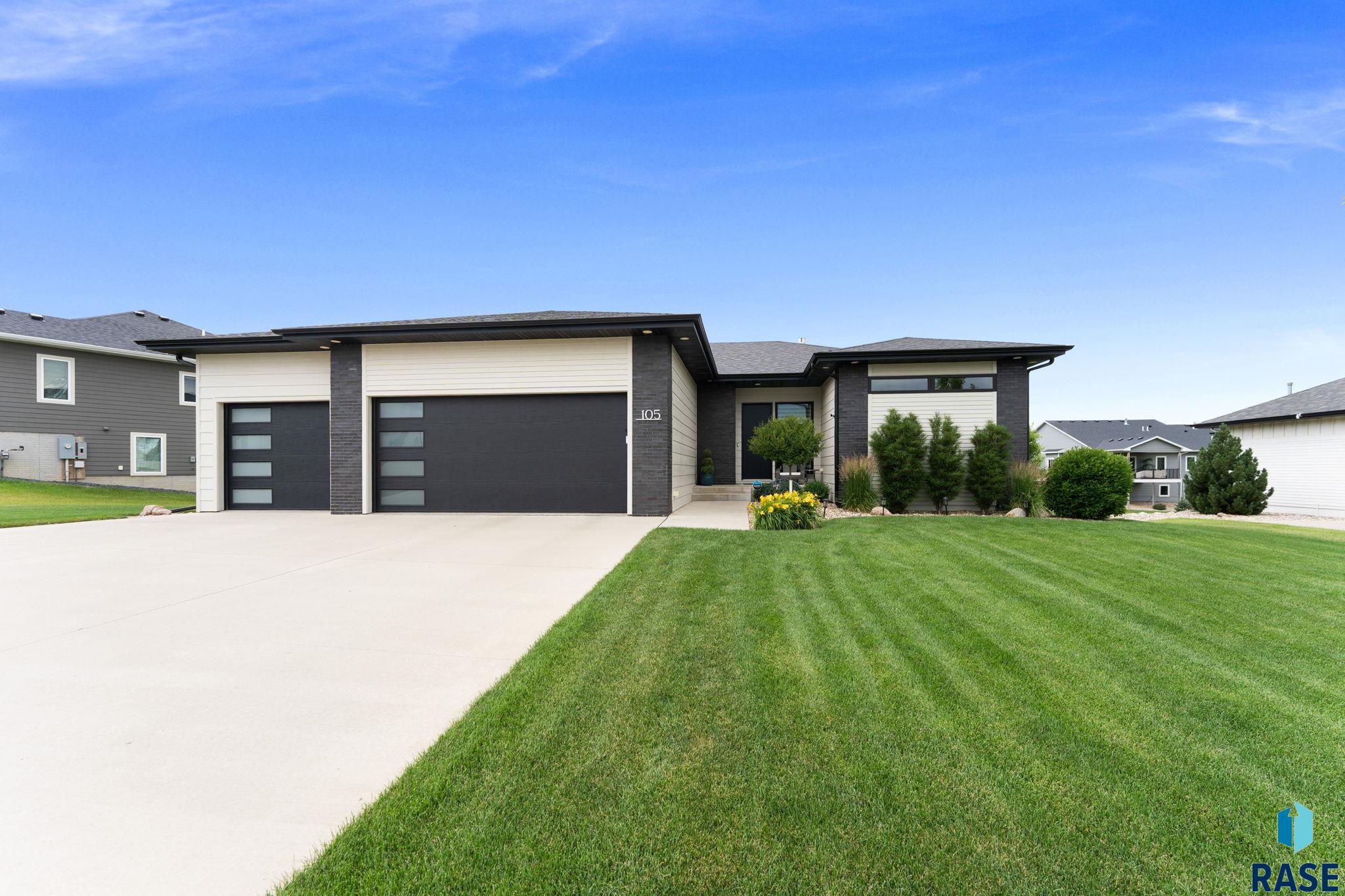 105 N Tumble Creek Cir, Sioux Falls
