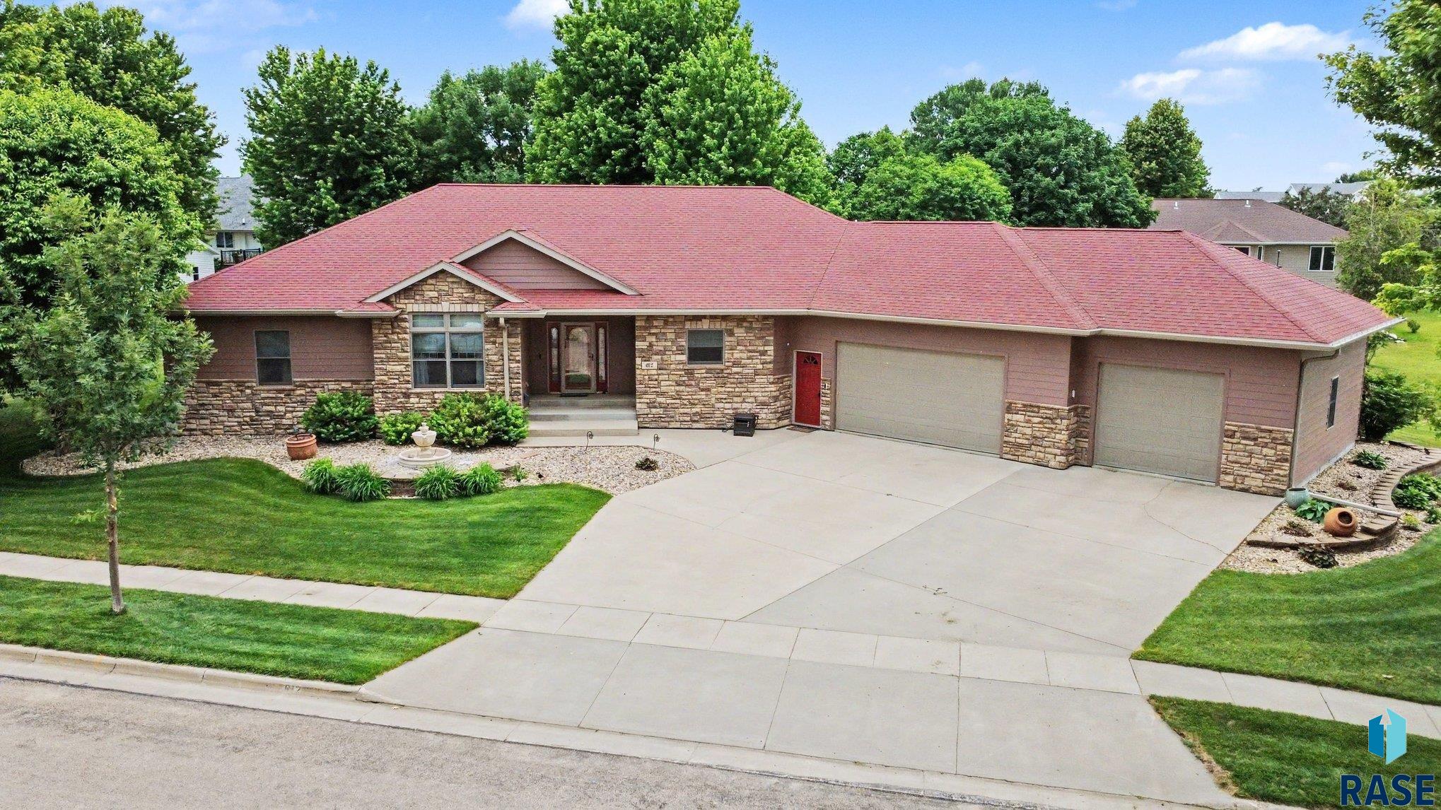 612 Britz Dr, Luverne