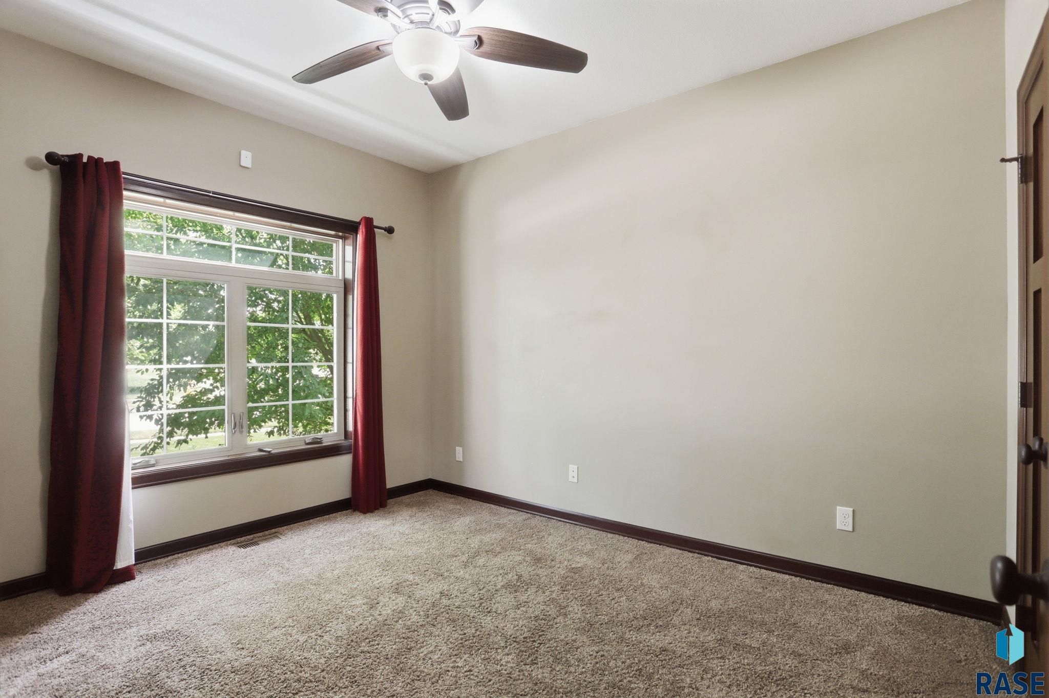 1817 Copper Crest Cir, Sioux Falls