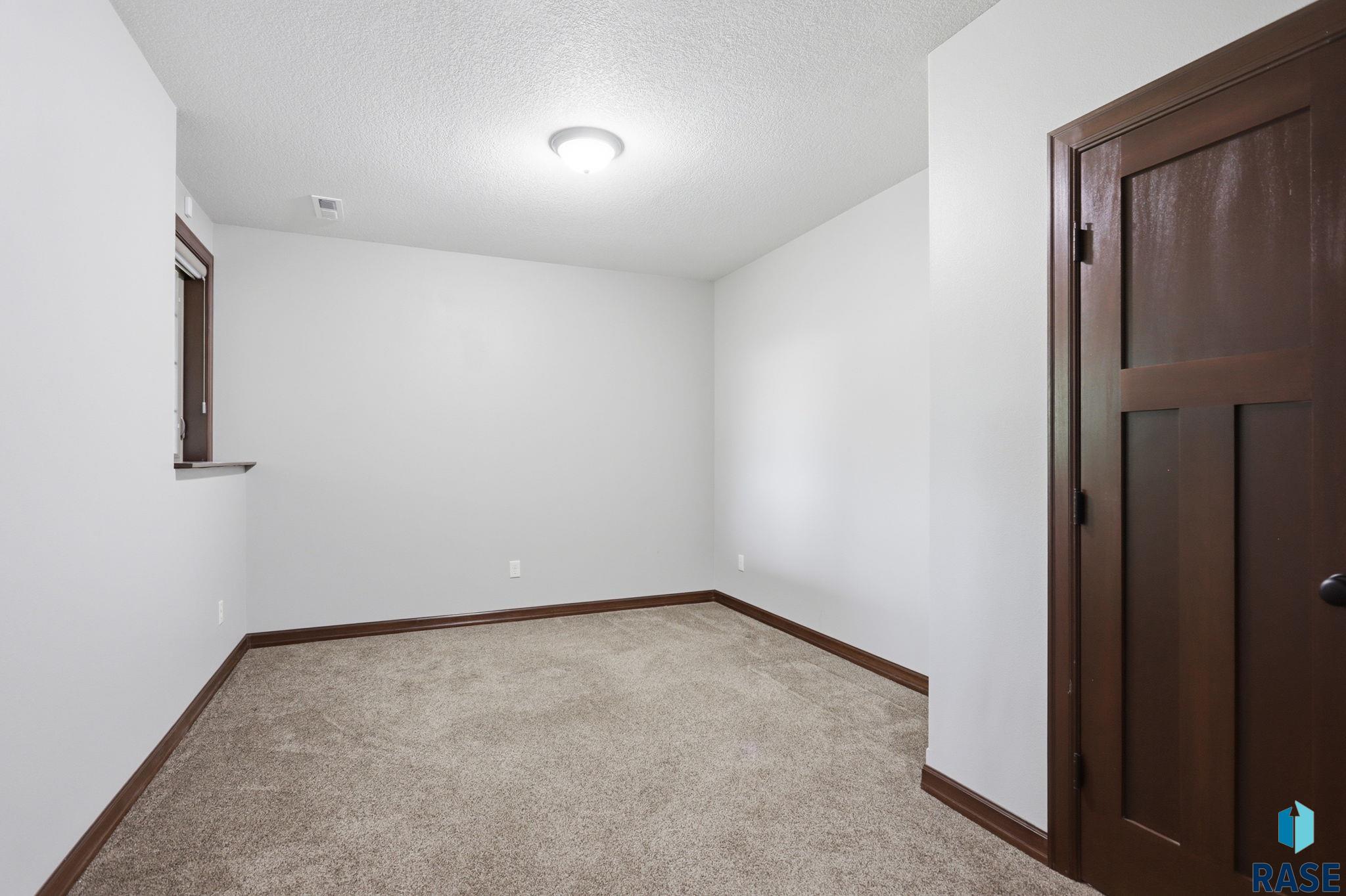 1817 Copper Crest Cir, Sioux Falls