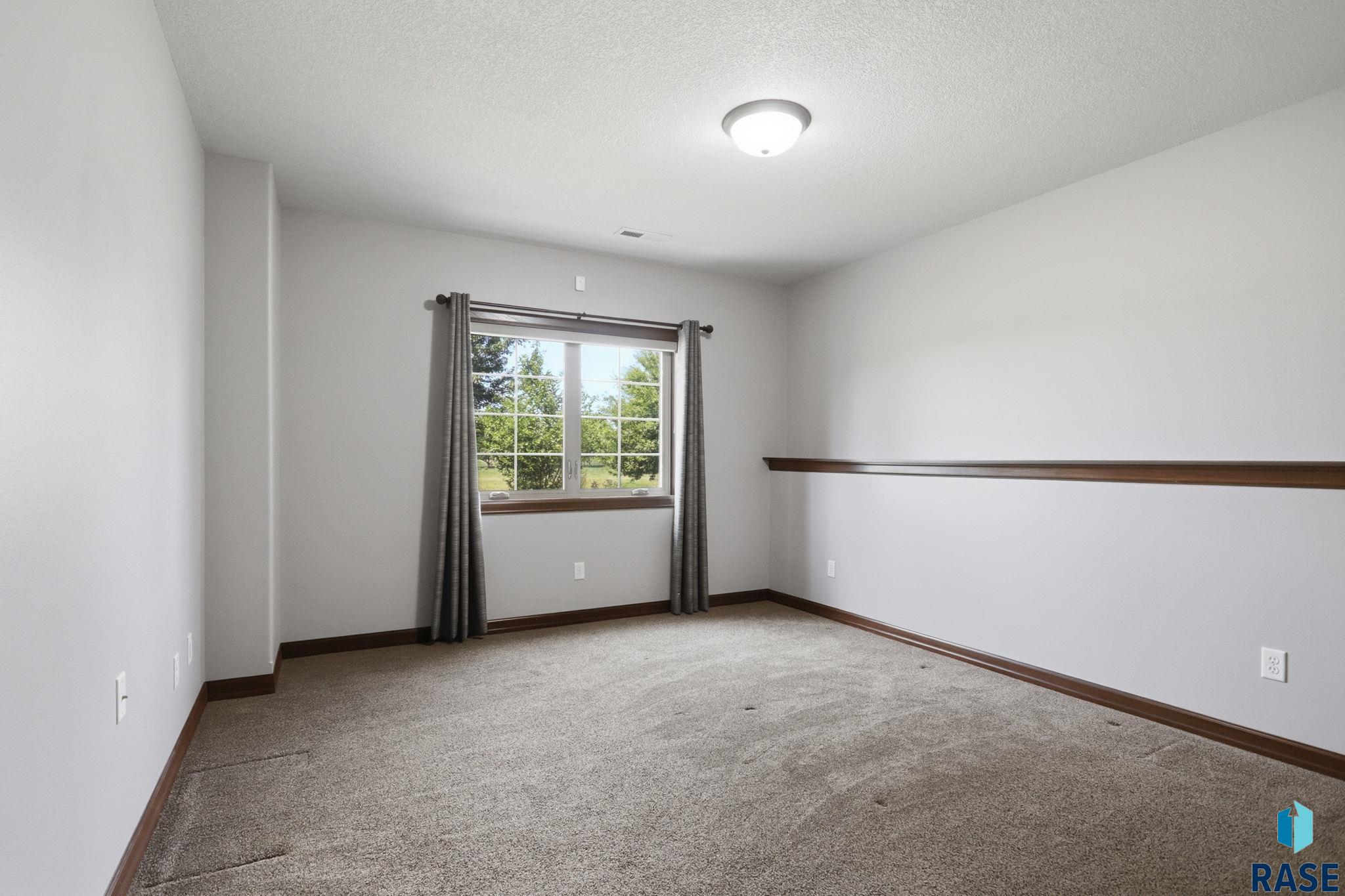 1817 Copper Crest Cir, Sioux Falls