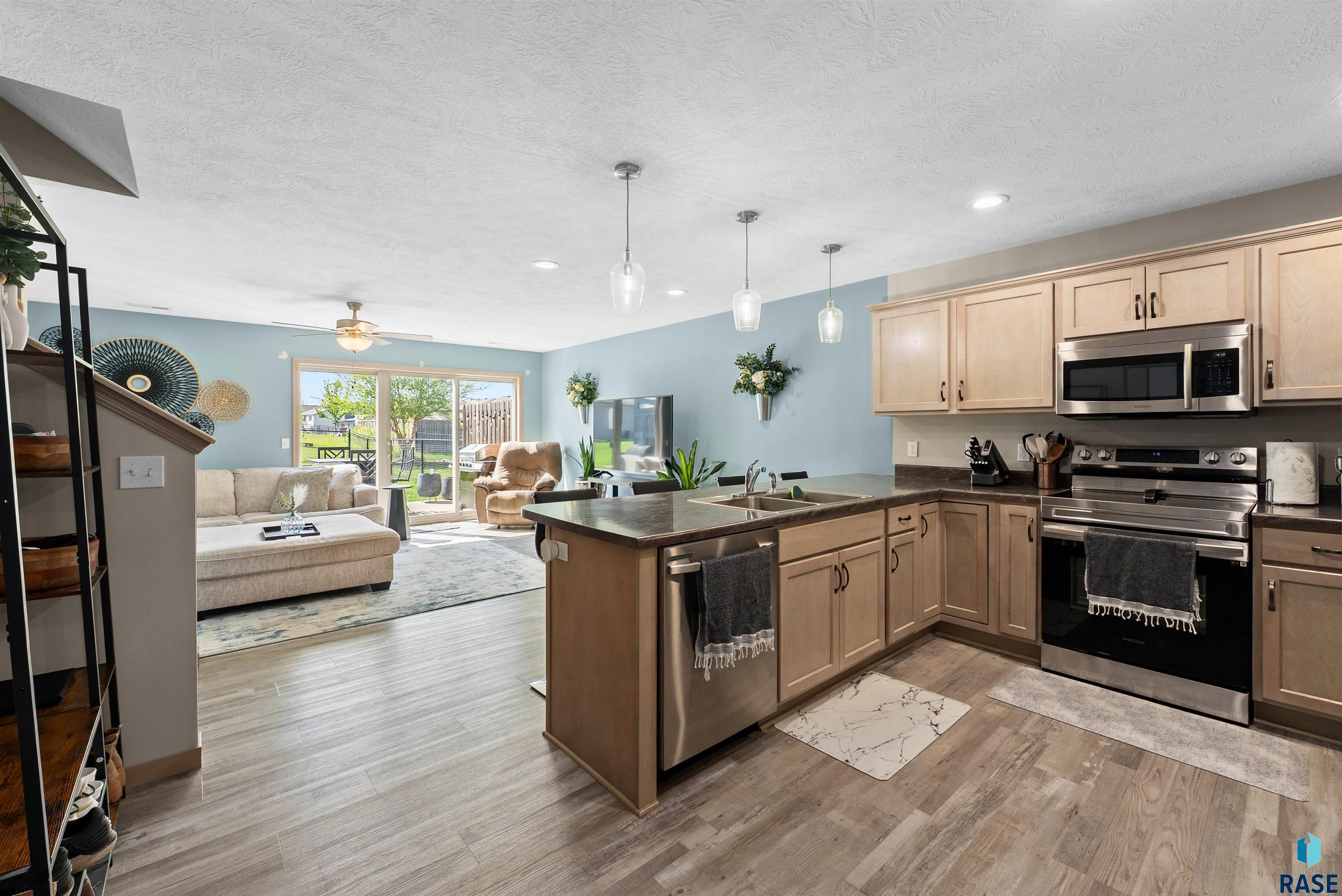 2413 S Ronsiek Ave, Sioux Falls