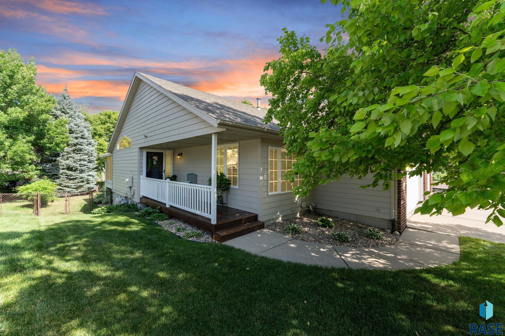 1712 S Campbell Trl, Sioux Falls