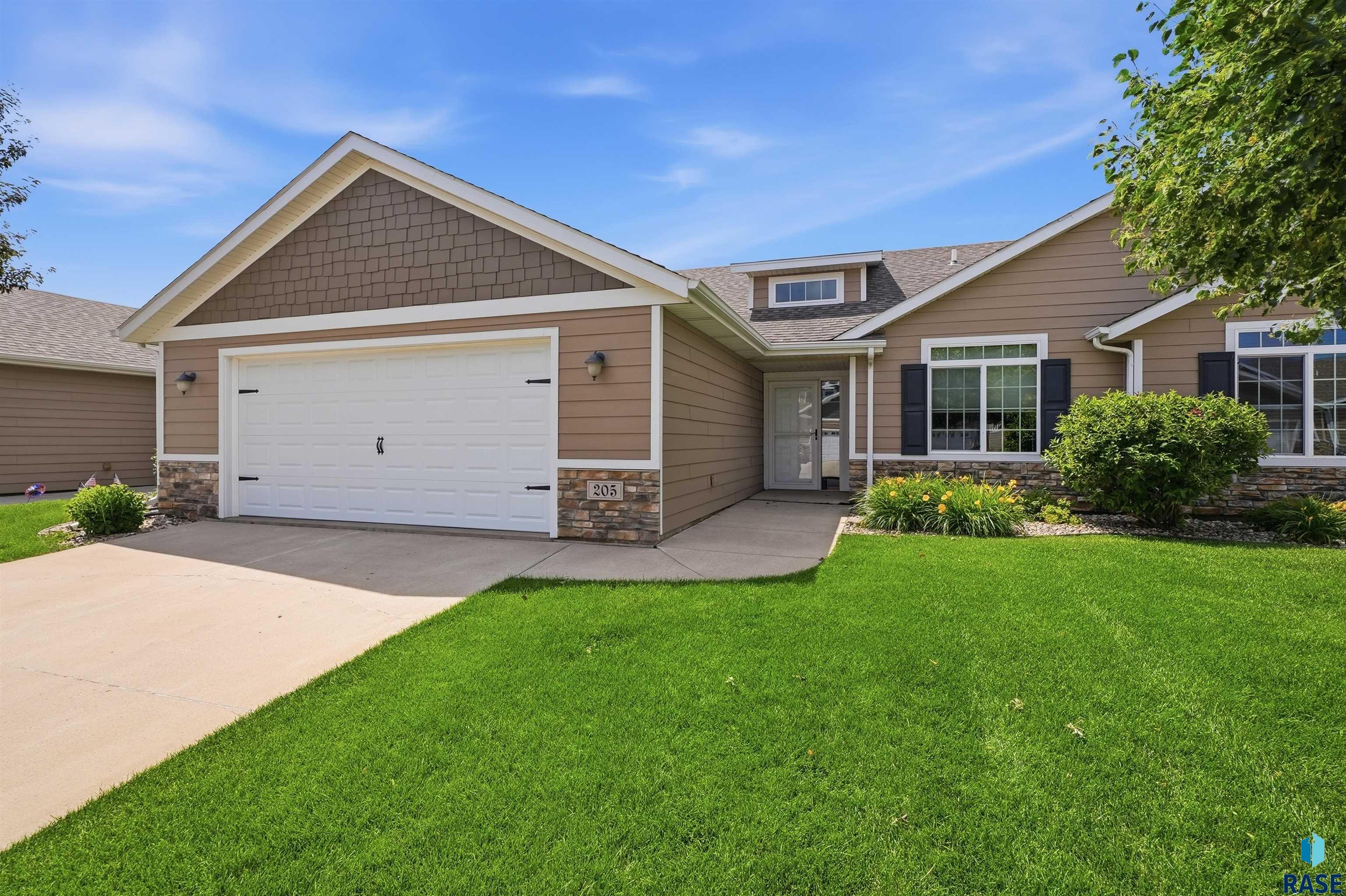 205 E 81st Pl, Sioux Falls