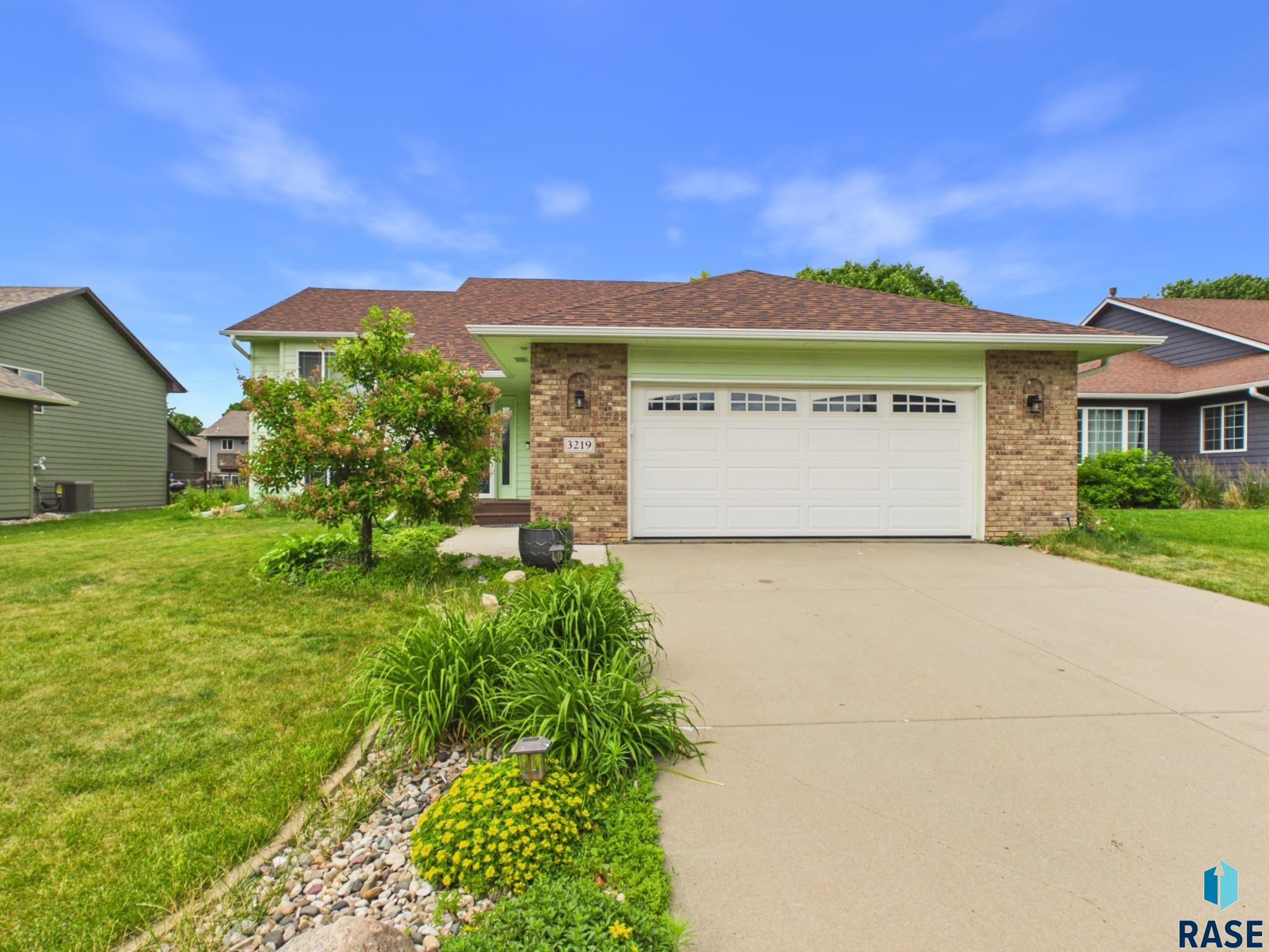 3219 S Grace Ave, Sioux Falls