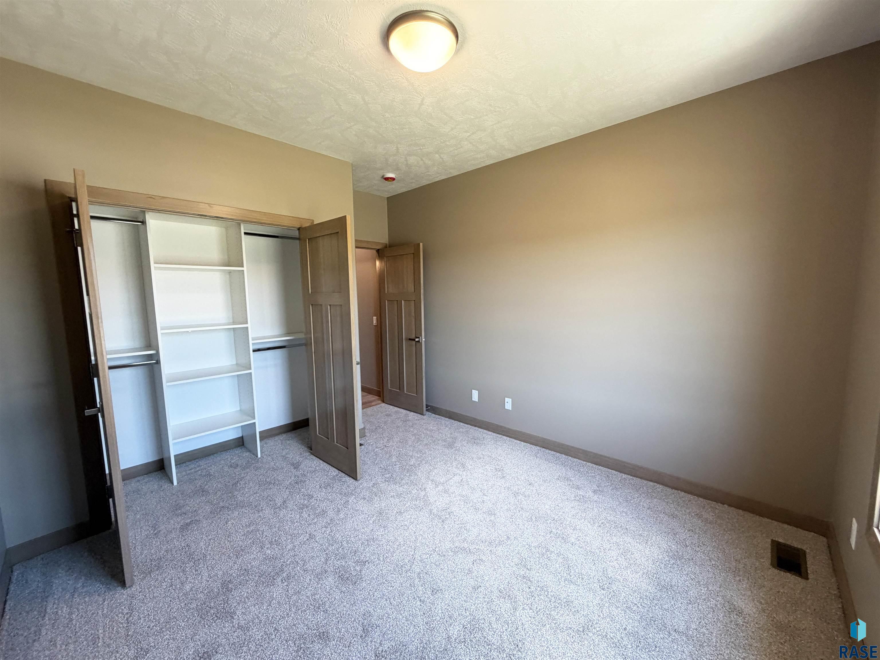 2905 Dunraven Ave, Sioux Falls