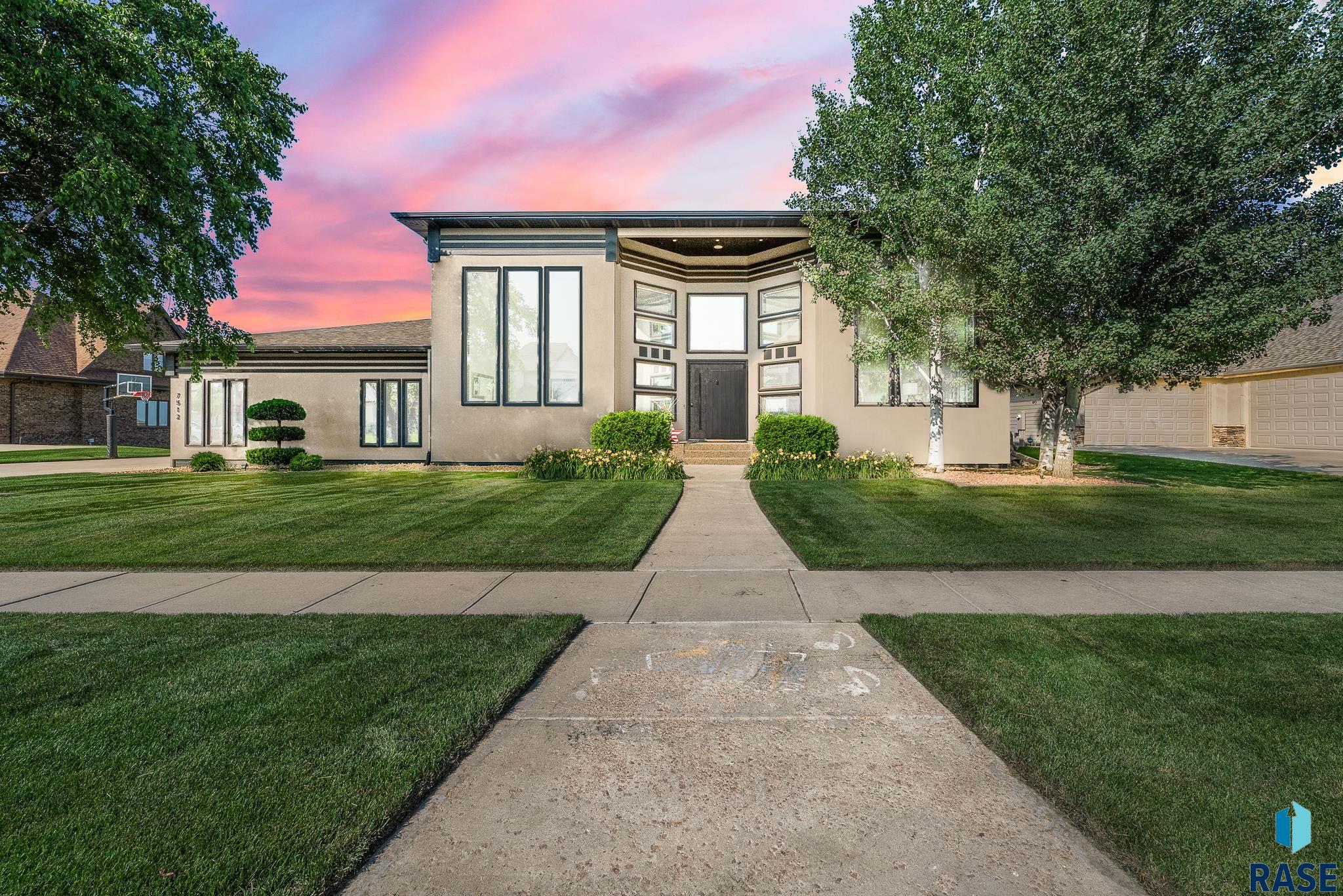 7512 S Ridgestone Dr, Sioux Falls