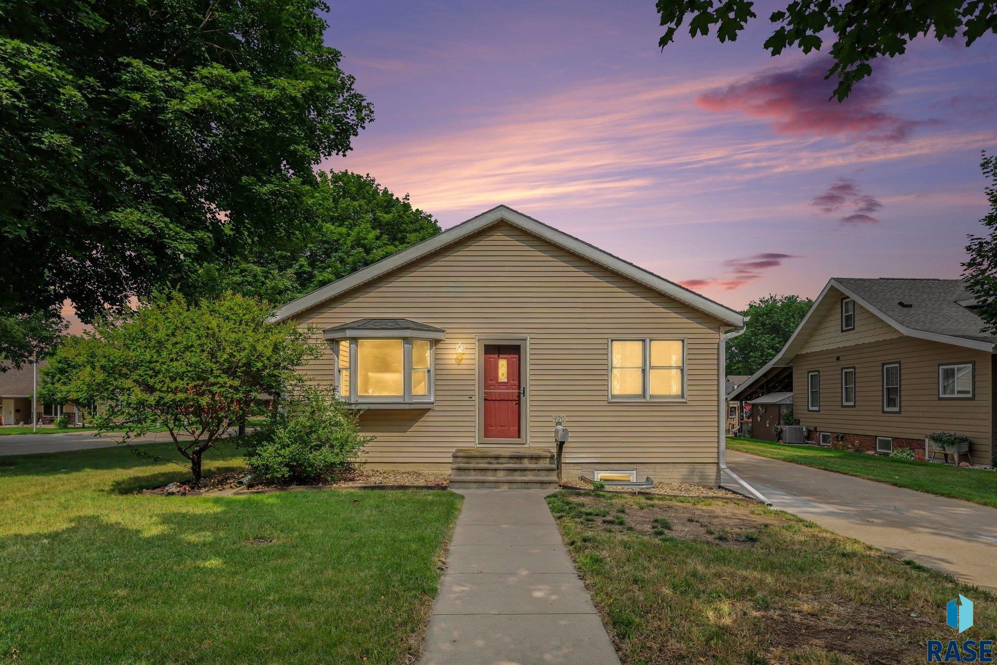 920 N Spring St, Luverne