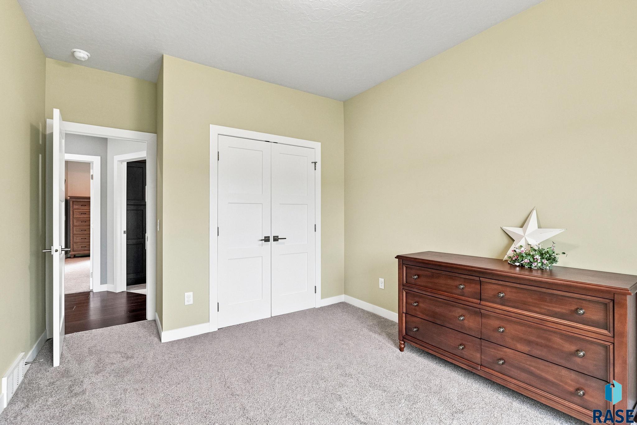4220 Astoria Dr, Sioux Falls