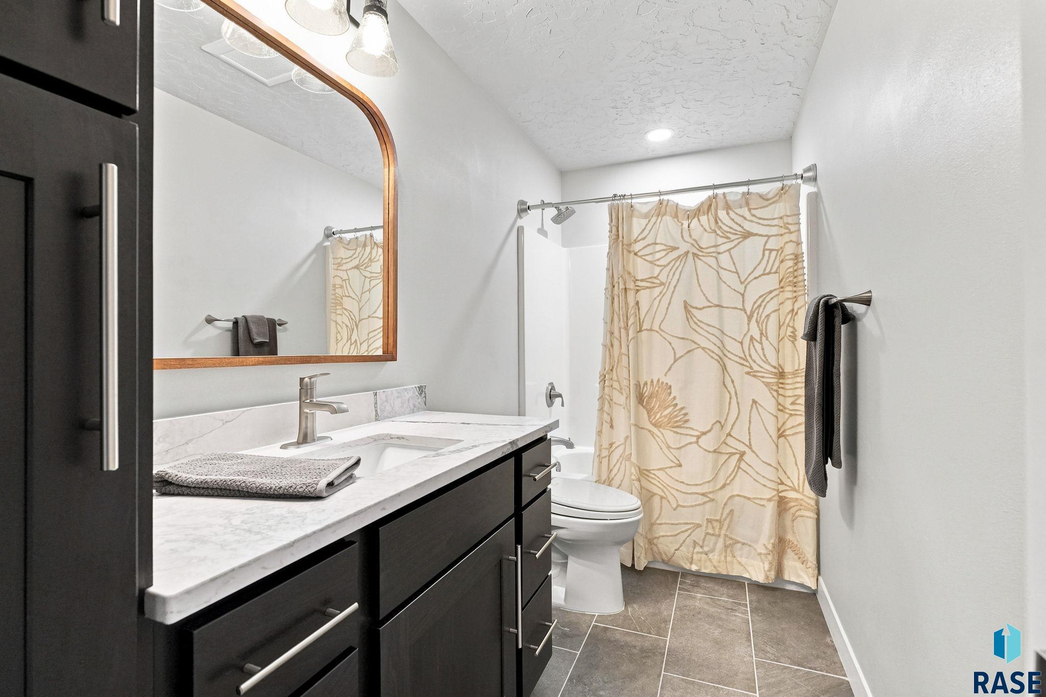 4220 Astoria Dr, Sioux Falls