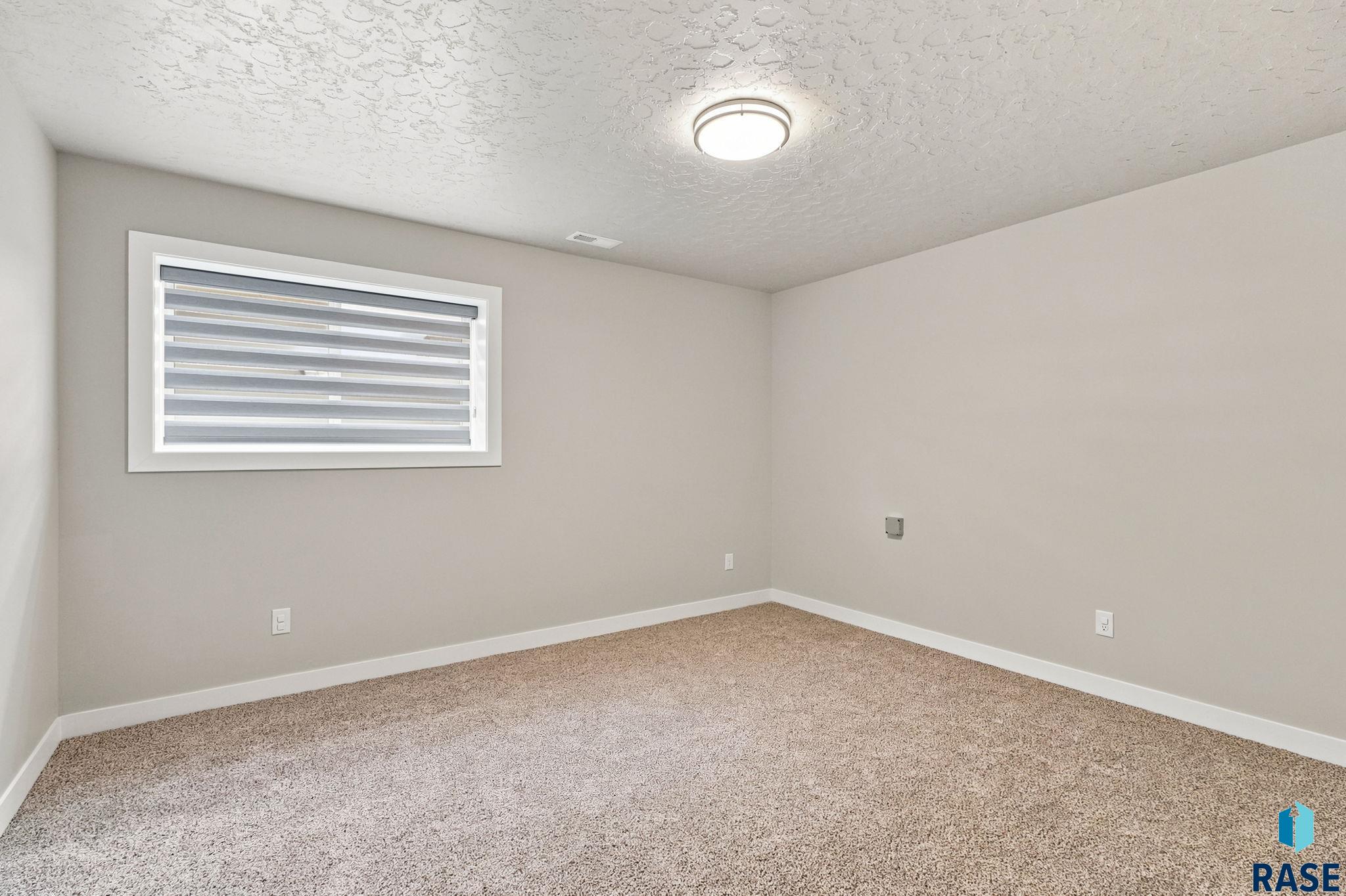 4220 Astoria Dr, Sioux Falls