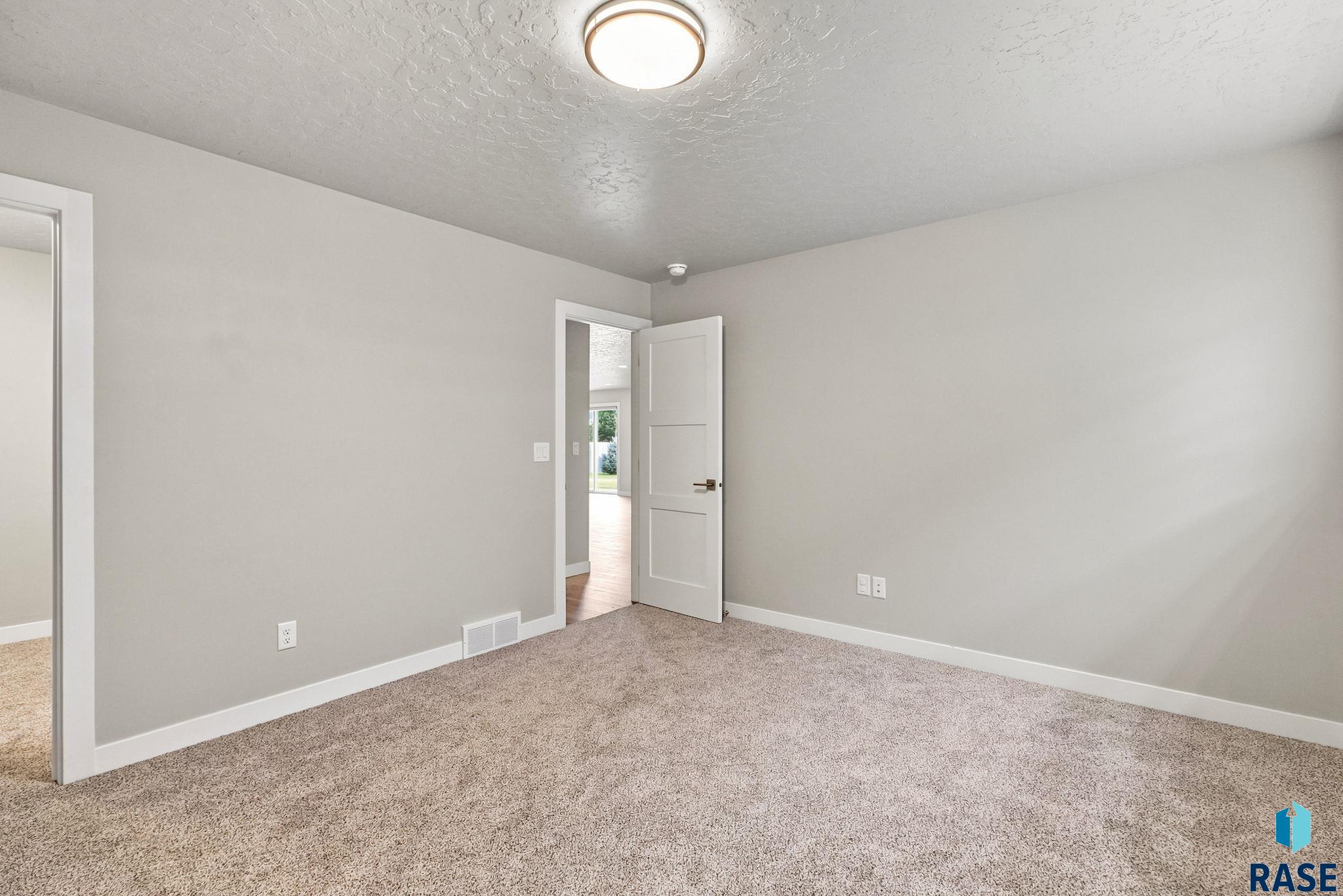 4220 Astoria Dr, Sioux Falls