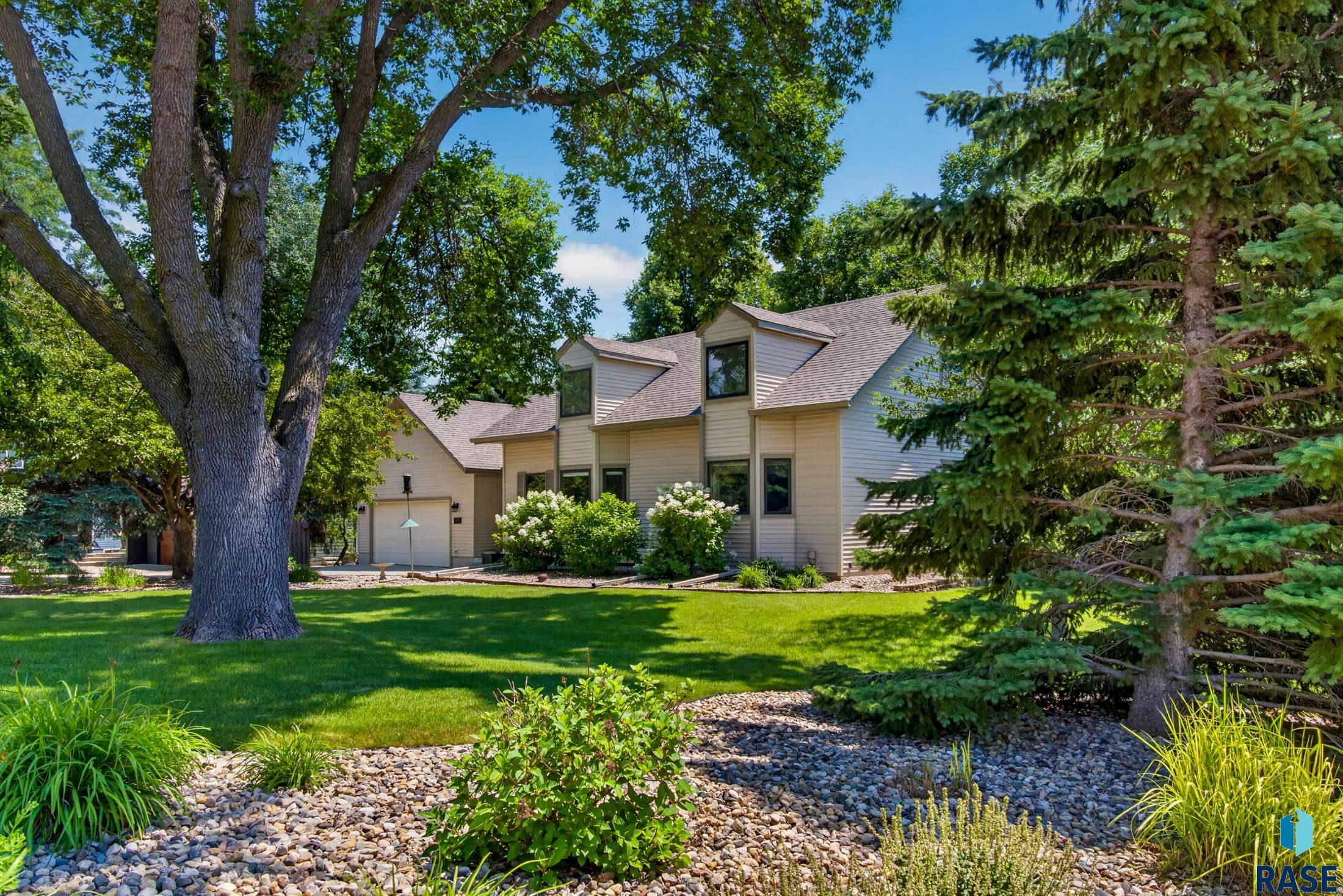 2812 S Jonathan Ln, Sioux Falls