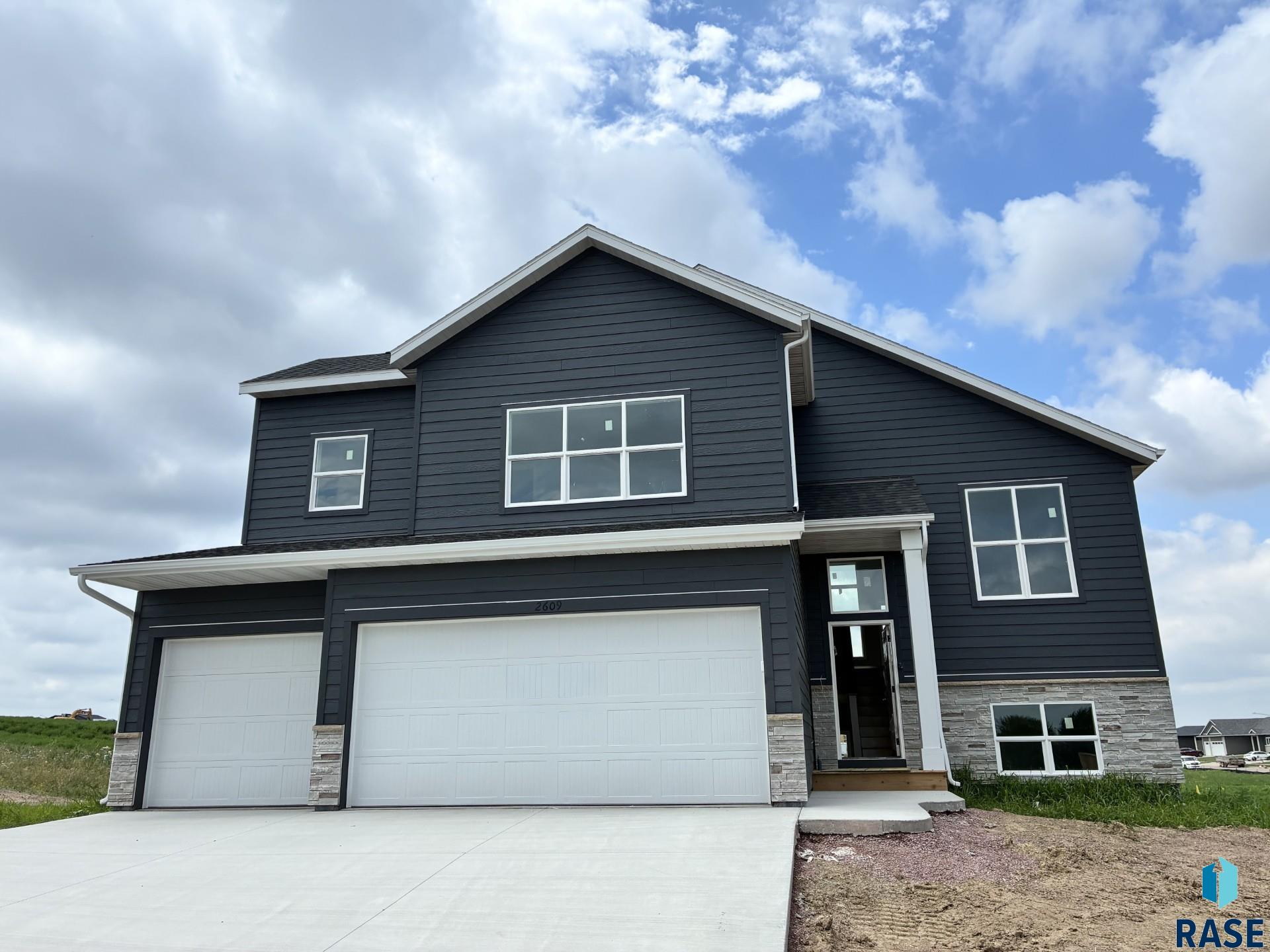 2609 S Copper Creek Ave, Sioux Falls