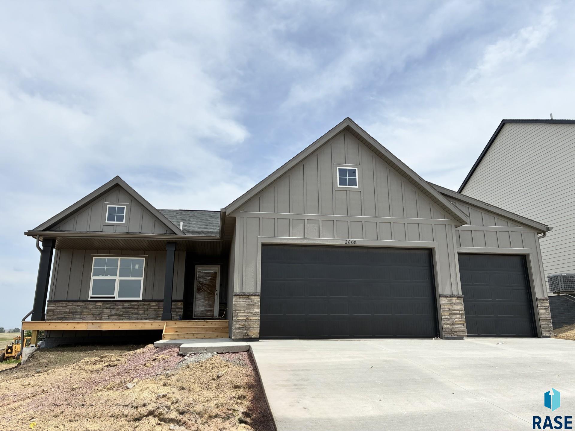 2608 S Copper Creek Ave, Sioux Falls