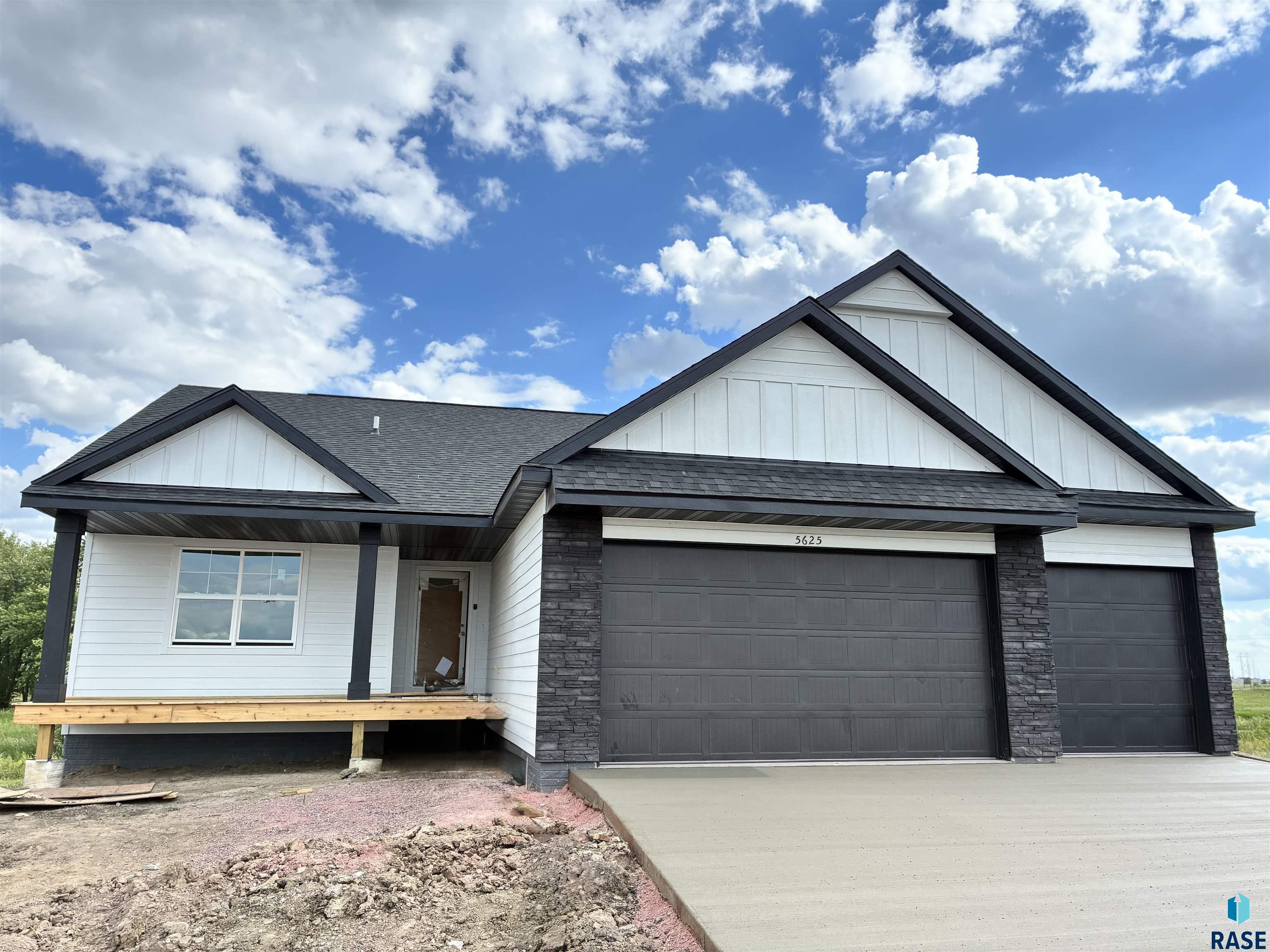 5625 E Ashwood Cir, Sioux Falls