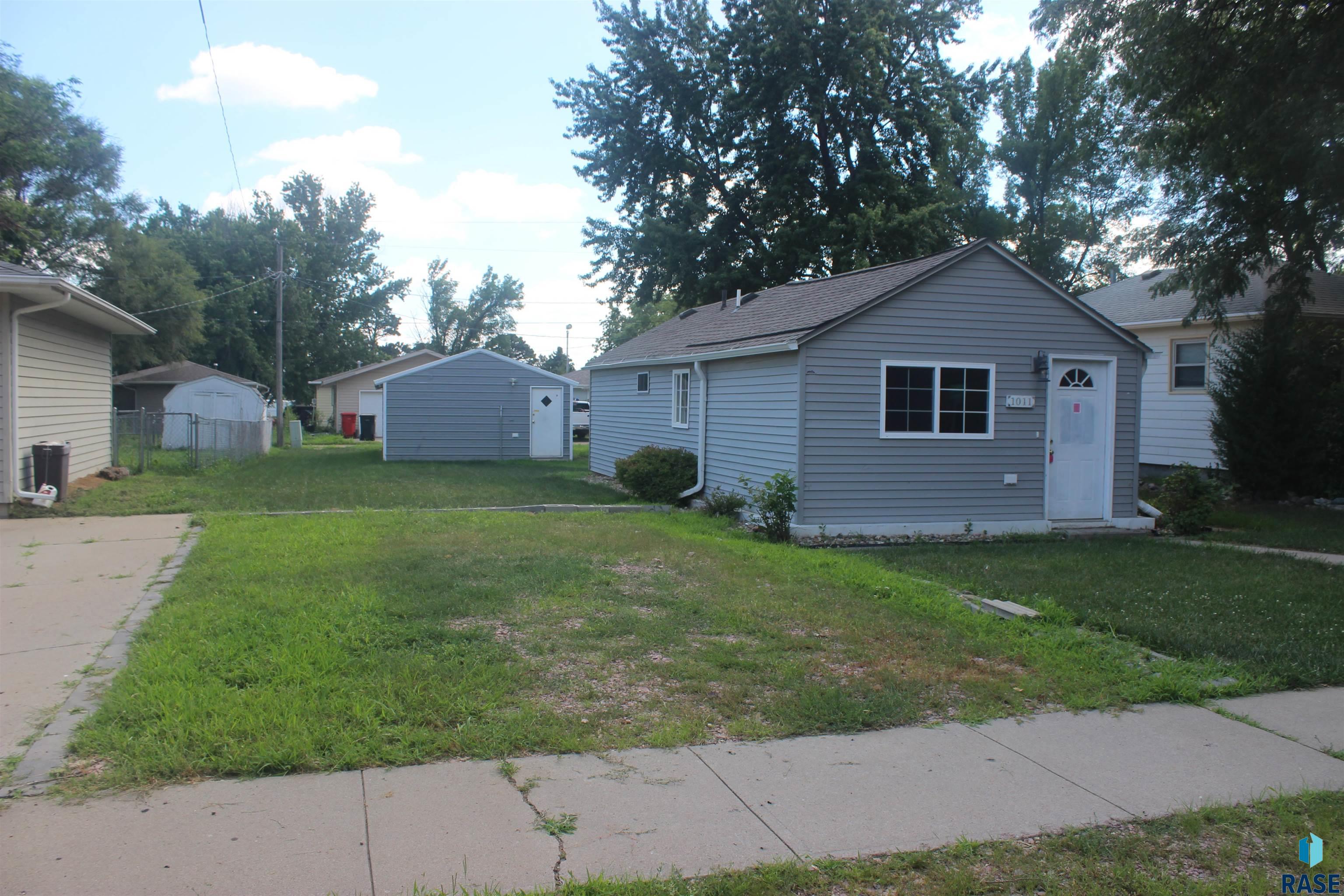 1011 E 13th St, Yankton
