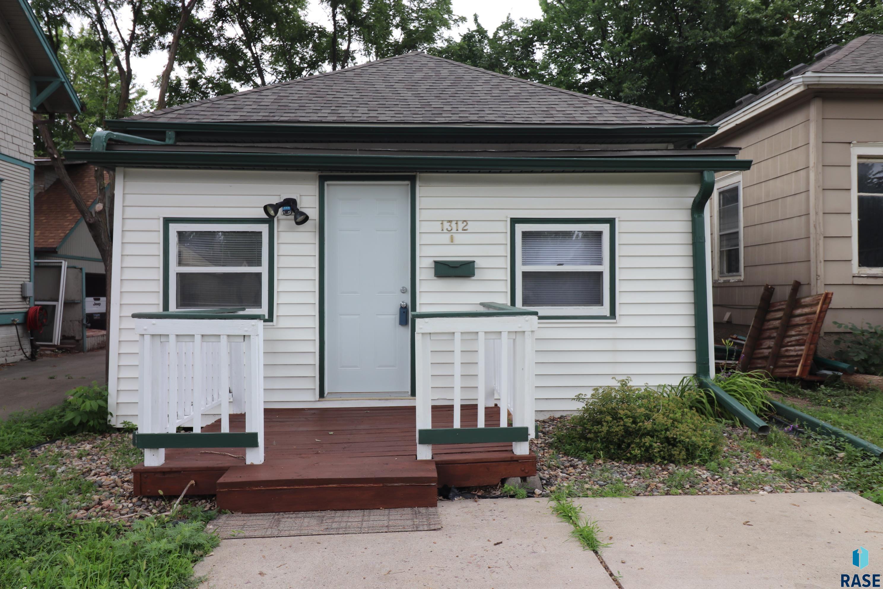 1312 E 5th St, Sioux Falls