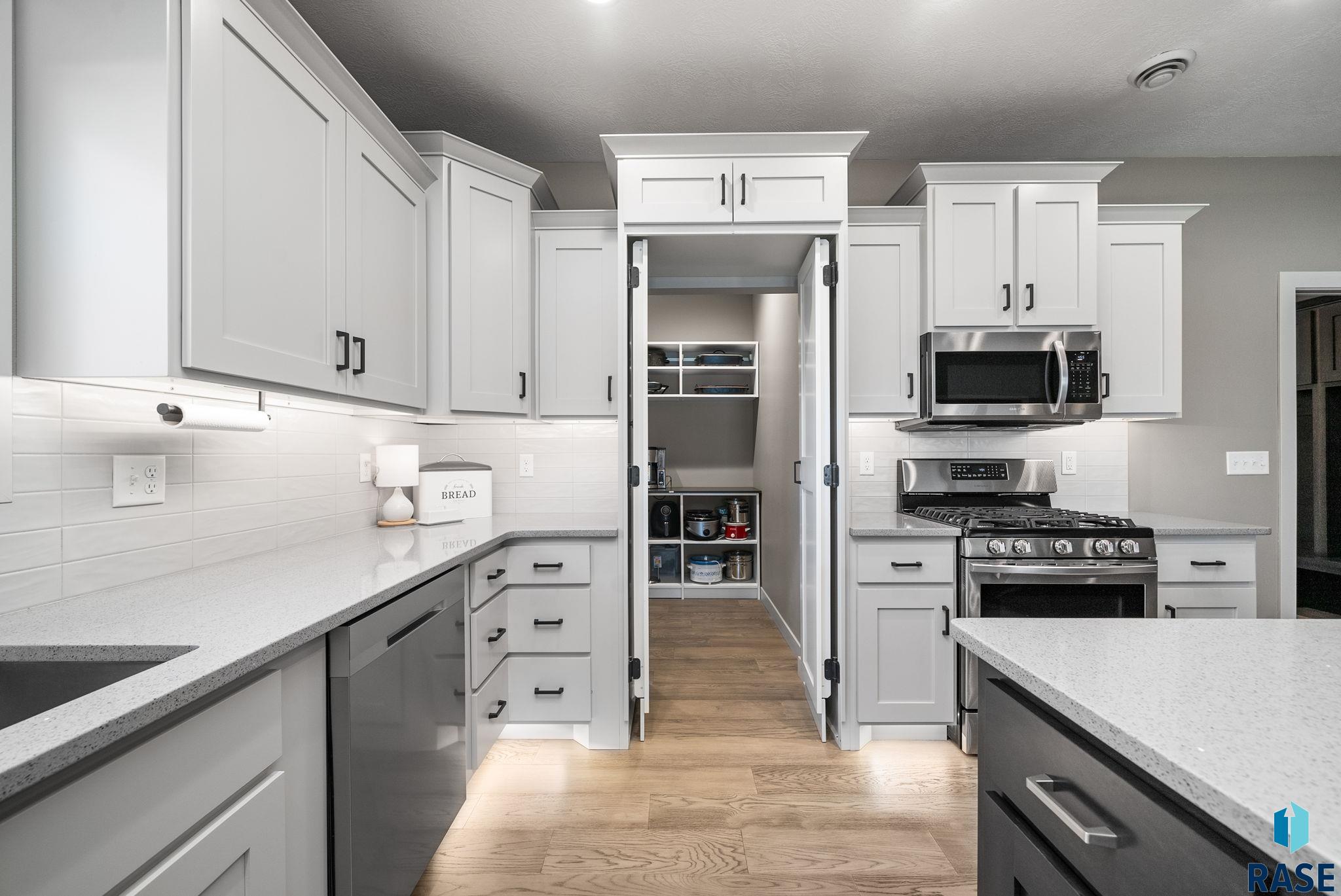 310 Quartzite Ave, Tea