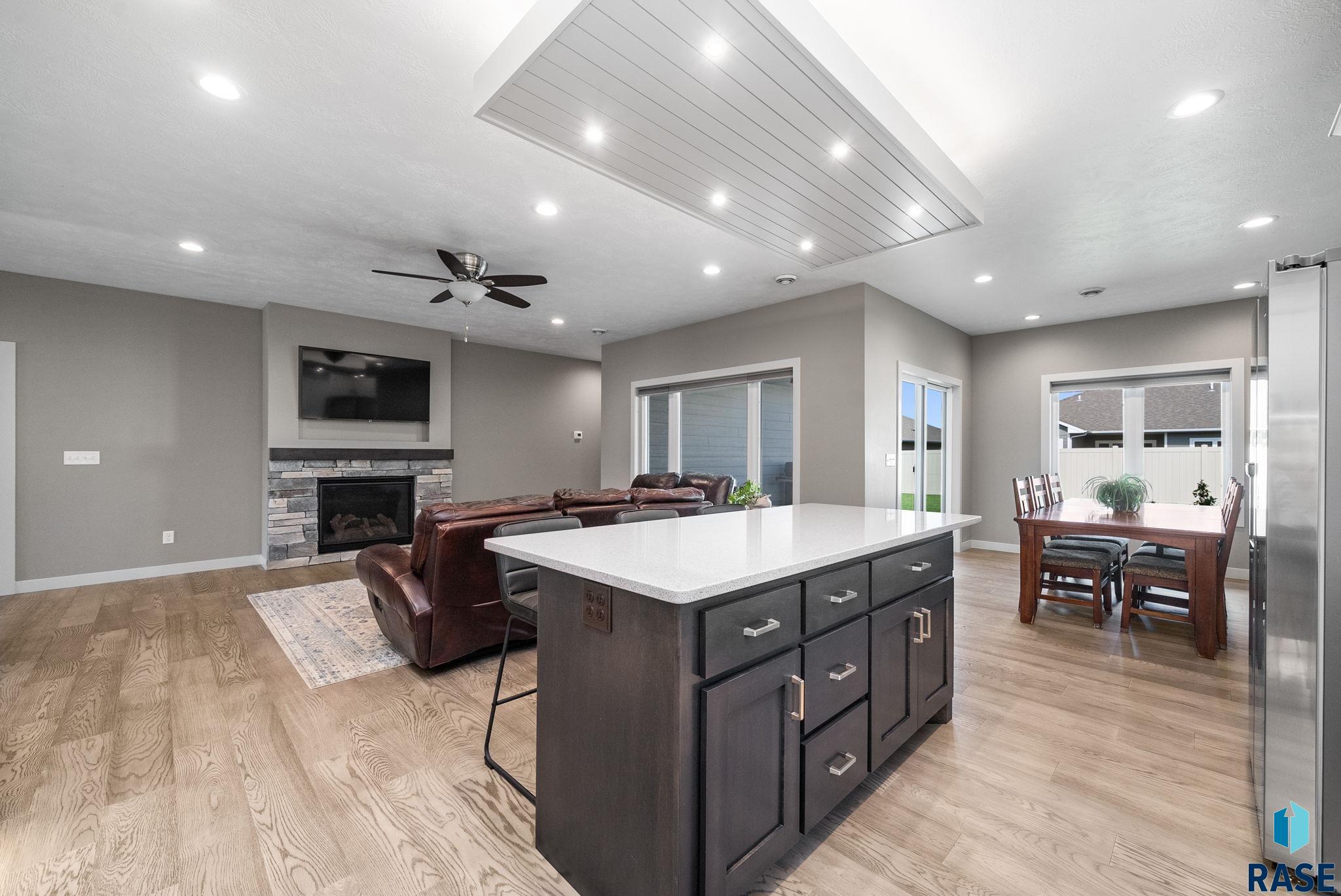 310 Quartzite Ave, Tea