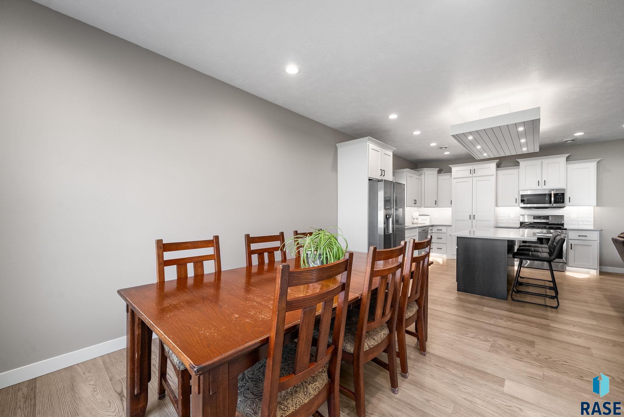 310 Quartzite Ave, Tea