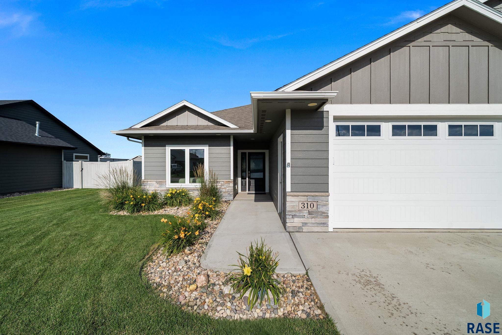 310 Quartzite Ave, Tea