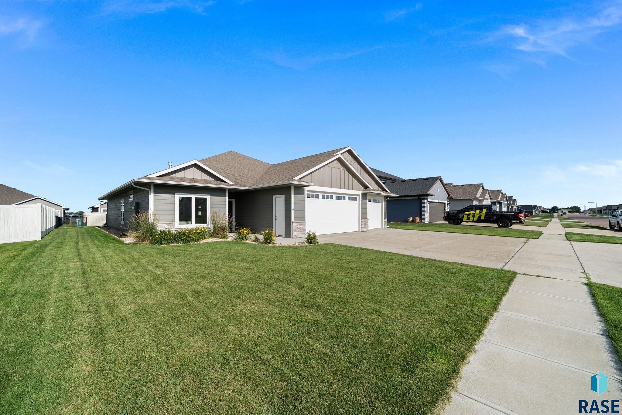 310 Quartzite Ave, Tea