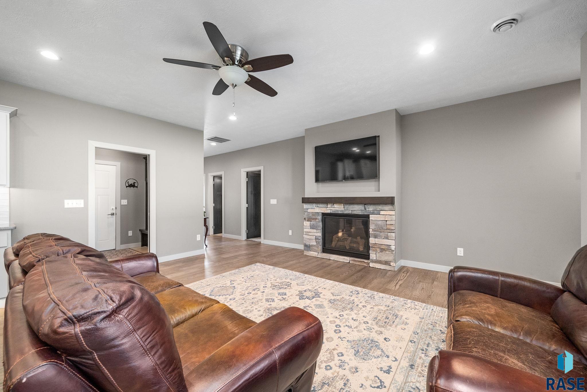 310 Quartzite Ave, Tea