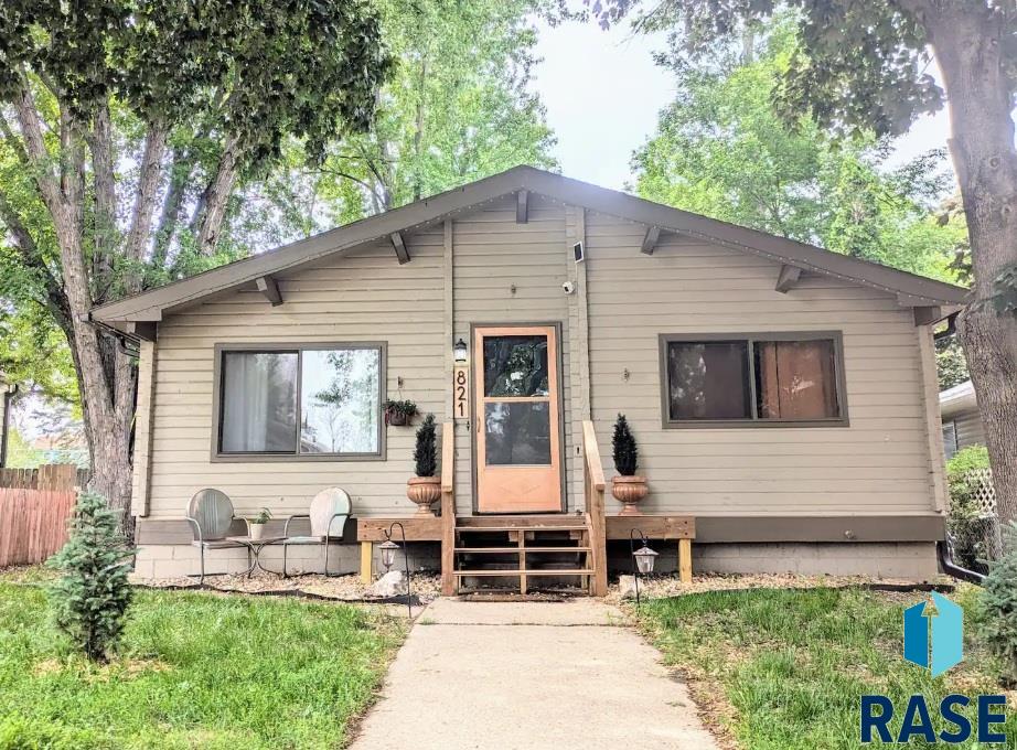 821 Spring Ave, Sioux Falls